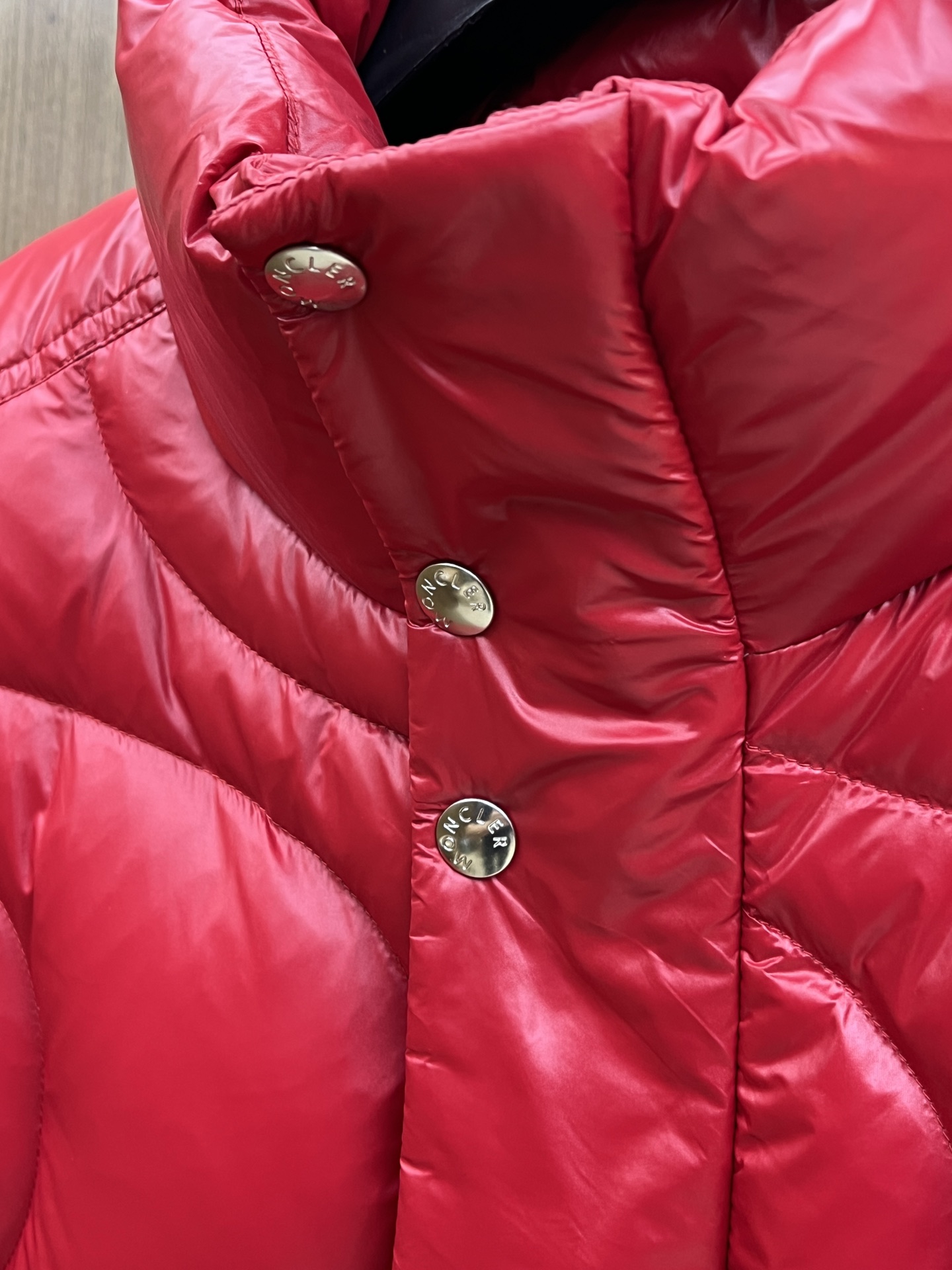 秋冬羽绒 Mon 🔥🔥最新款时尚休闲羽绒外套马甲立领，冬季顶级轻奢羽绒服，胸前经典LOGO刺绣爆款羽绒服