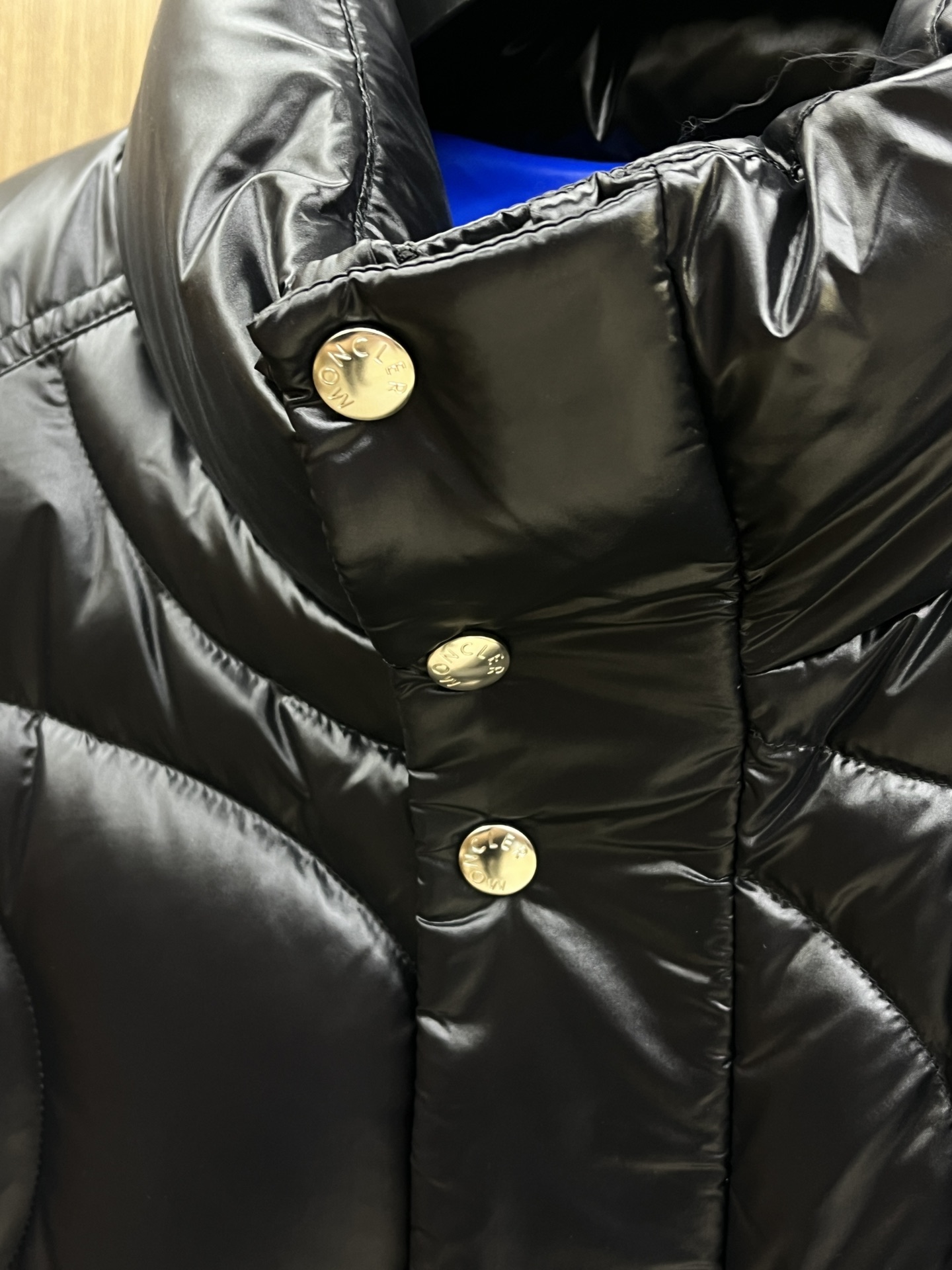 秋冬羽绒 Mon 🔥🔥最新款时尚休闲羽绒外套马甲立领，冬季顶级轻奢羽绒服，胸前经典LOGO刺绣爆款羽绒服