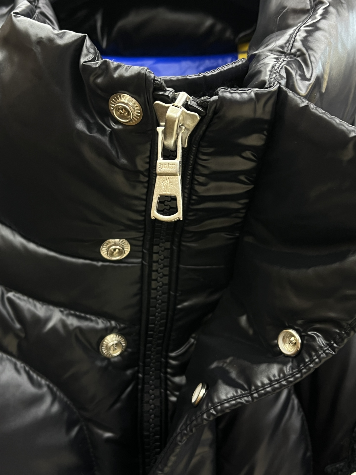 秋冬羽绒 Mon 🔥🔥最新款时尚休闲羽绒外套马甲立领，冬季顶级轻奢羽绒服，胸前经典LOGO刺绣爆款羽绒服