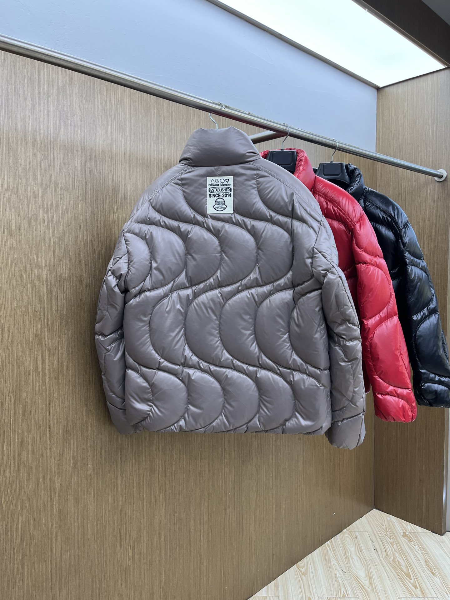 秋冬羽绒 Mon 🔥🔥最新款时尚休闲羽绒外套立领羽绒服，冬季顶级轻奢羽绒服，胸前经典LOGO刺绣爆款羽绒