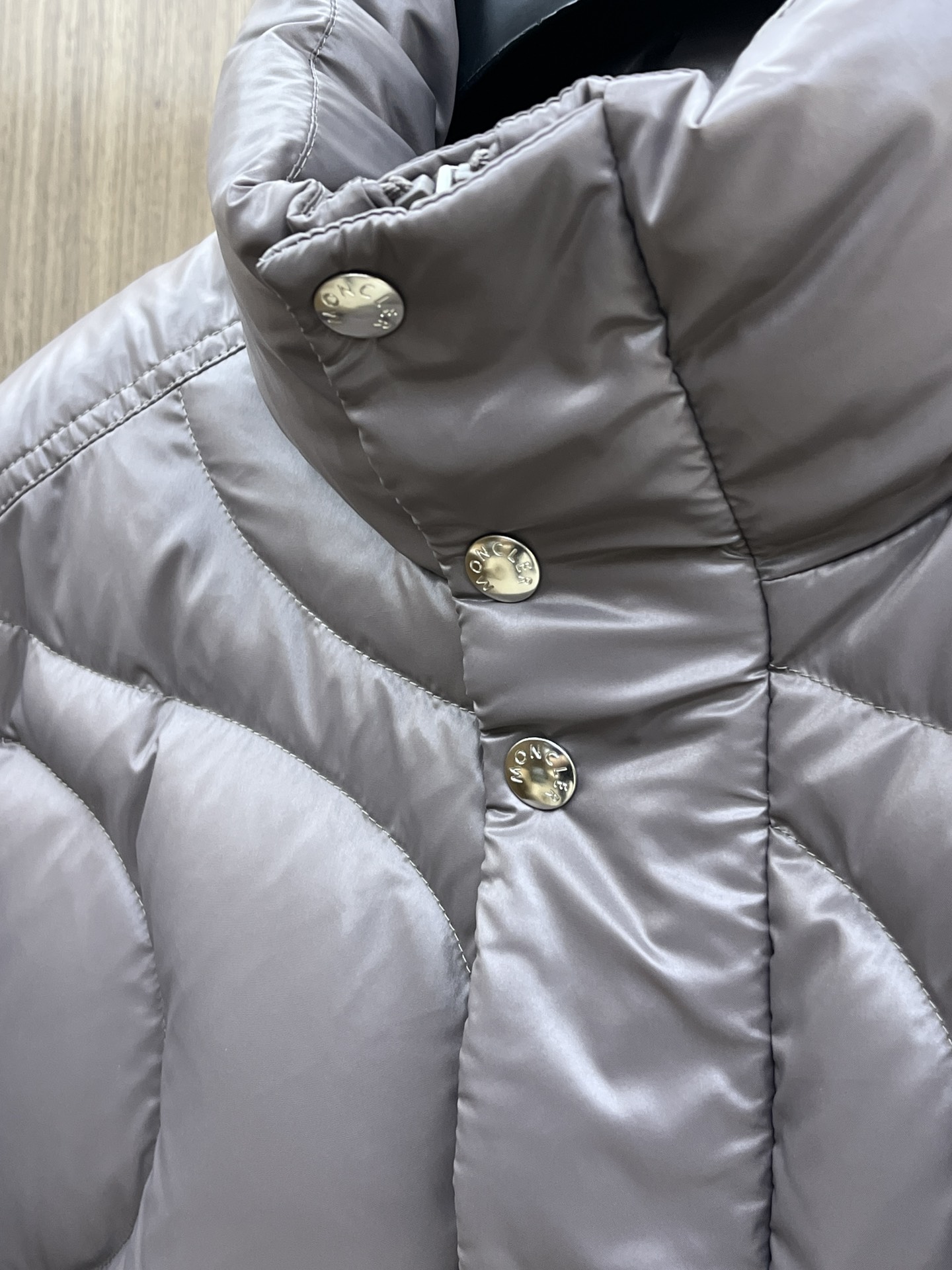 秋冬羽绒 Mon 🔥🔥最新款时尚休闲羽绒外套立领羽绒服，冬季顶级轻奢羽绒服，胸前经典LOGO刺绣爆款羽绒