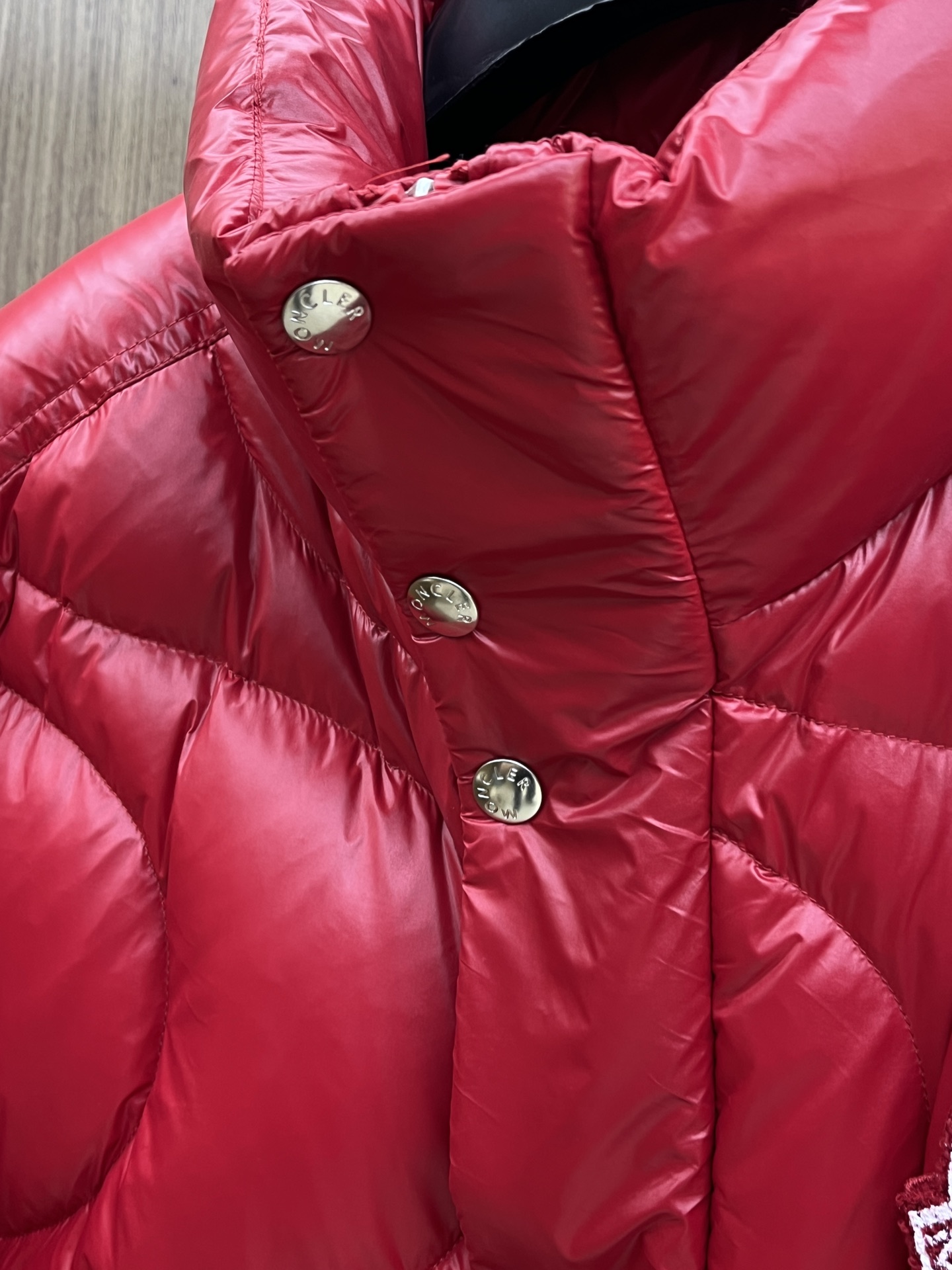 秋冬羽绒 Mon 🔥🔥最新款时尚休闲羽绒外套立领羽绒服，冬季顶级轻奢羽绒服，胸前经典LOGO刺绣爆款羽绒