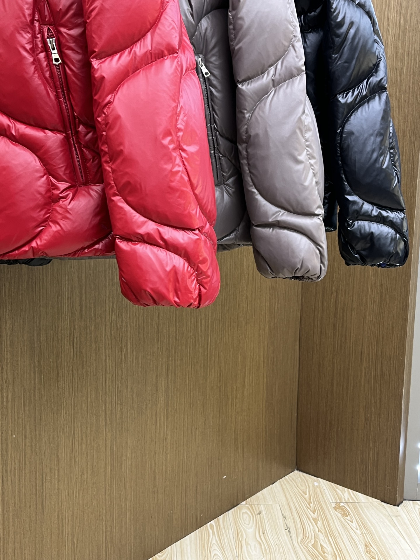 秋冬羽绒 Mon 🔥🔥最新款时尚休闲羽绒外套立领羽绒服，冬季顶级轻奢羽绒服，胸前经典LOGO刺绣爆款羽绒