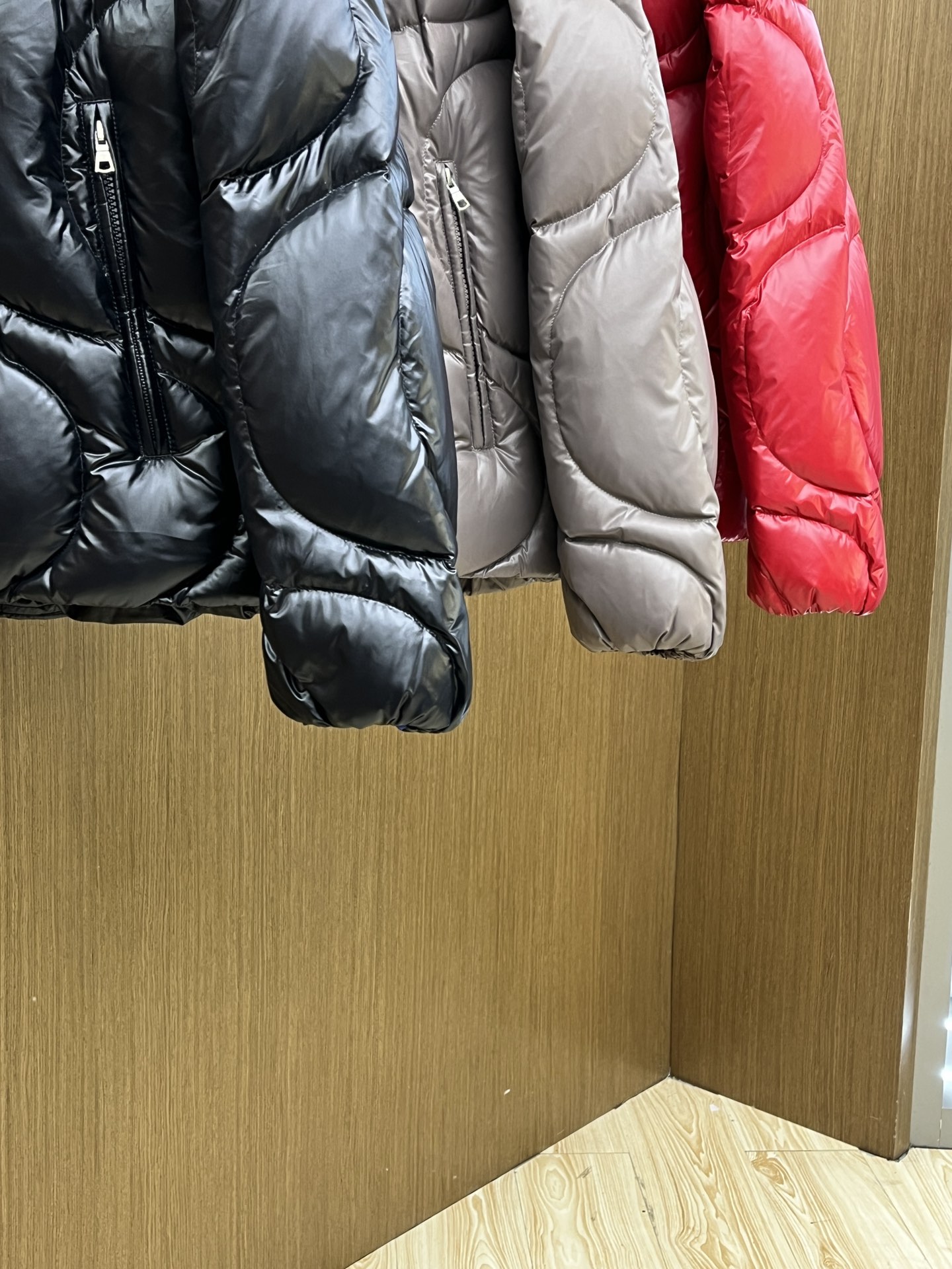 秋冬羽绒 Mon 🔥🔥最新款时尚休闲羽绒外套立领羽绒服，冬季顶级轻奢羽绒服，胸前经典LOGO刺绣爆款羽绒