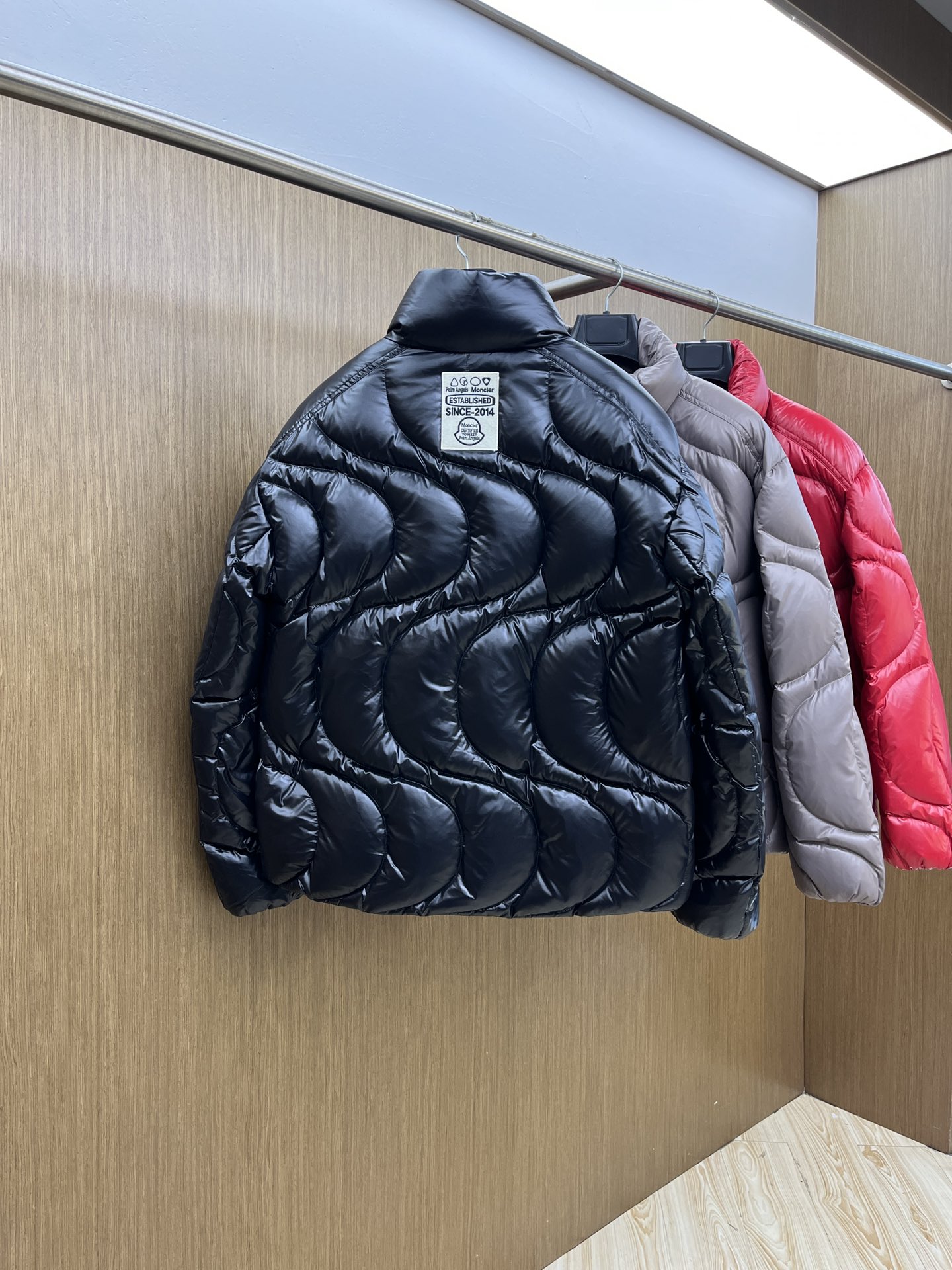 秋冬羽绒 Mon 🔥🔥最新款时尚休闲羽绒外套立领羽绒服，冬季顶级轻奢羽绒服，胸前经典LOGO刺绣爆款羽绒