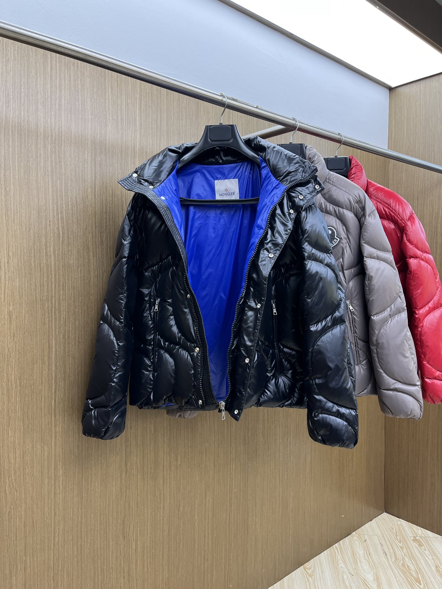 秋冬羽绒 Mon 🔥🔥最新款时尚休闲羽绒外套立领羽绒服，冬季顶级轻奢羽绒服，胸前经典LOGO刺绣爆款羽绒