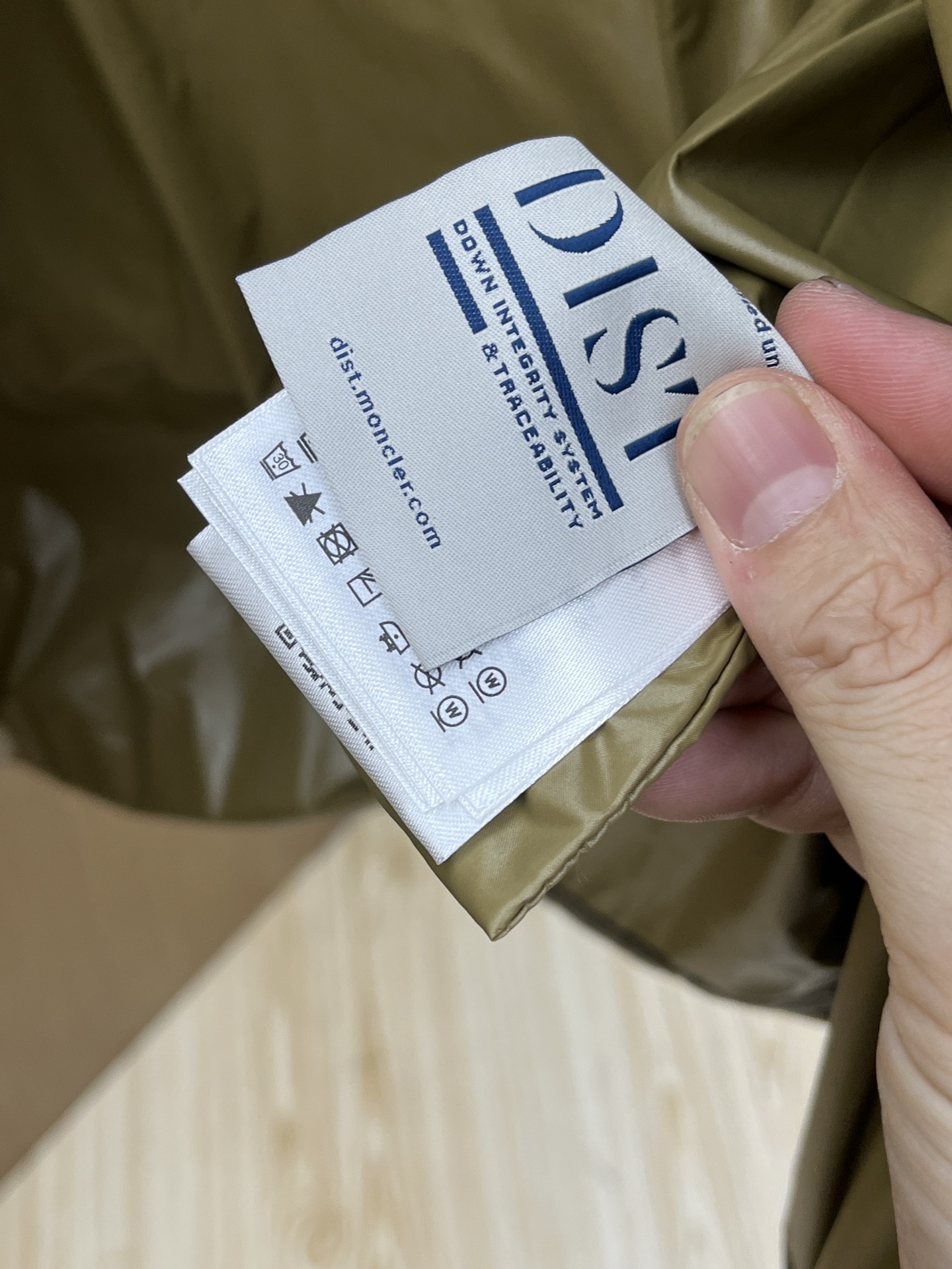 秋冬羽绒 Mon 🔥🔥最新款时尚设计师款羽绒外套❤️‍🔥立领羽绒服，胸口经典logo爆款羽绒服，90#白