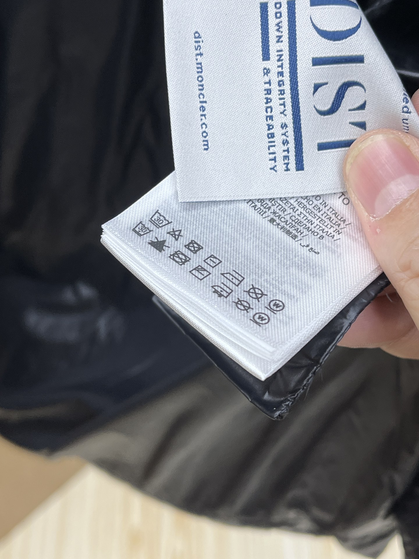 秋冬羽绒 Mon 🔥🔥最新款时尚设计师款羽绒外套❤️‍🔥立领羽绒服，胸口经典logo爆款羽绒服，90#白