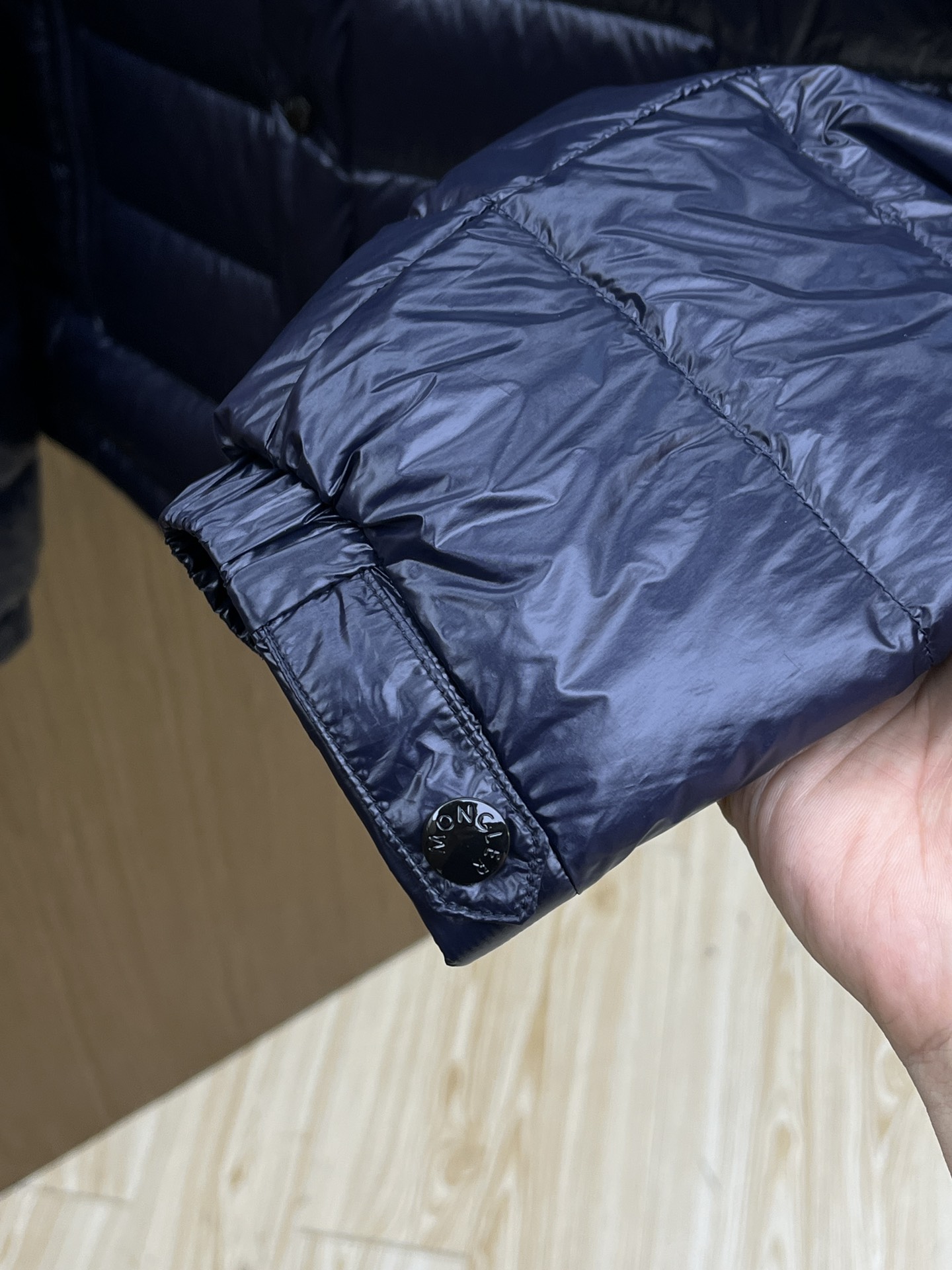 秋冬羽绒 Mon 🔥🔥最新款时尚设计师款羽绒外套❤️‍🔥连帽羽绒服，肩膀经典logo爆款羽绒服，90#白