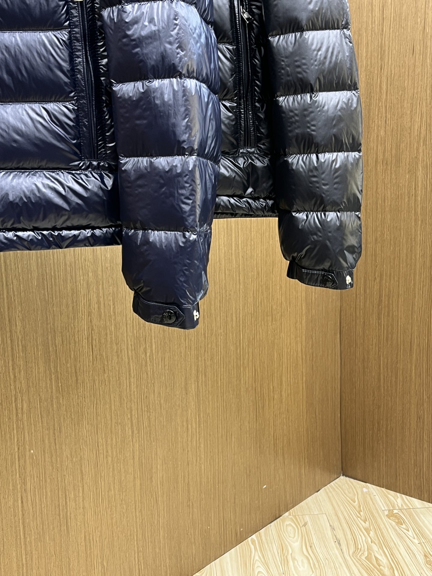 秋冬羽绒 Mon 🔥🔥最新款时尚设计师款羽绒外套❤️‍🔥连帽羽绒服，肩膀经典logo爆款羽绒服，90#白