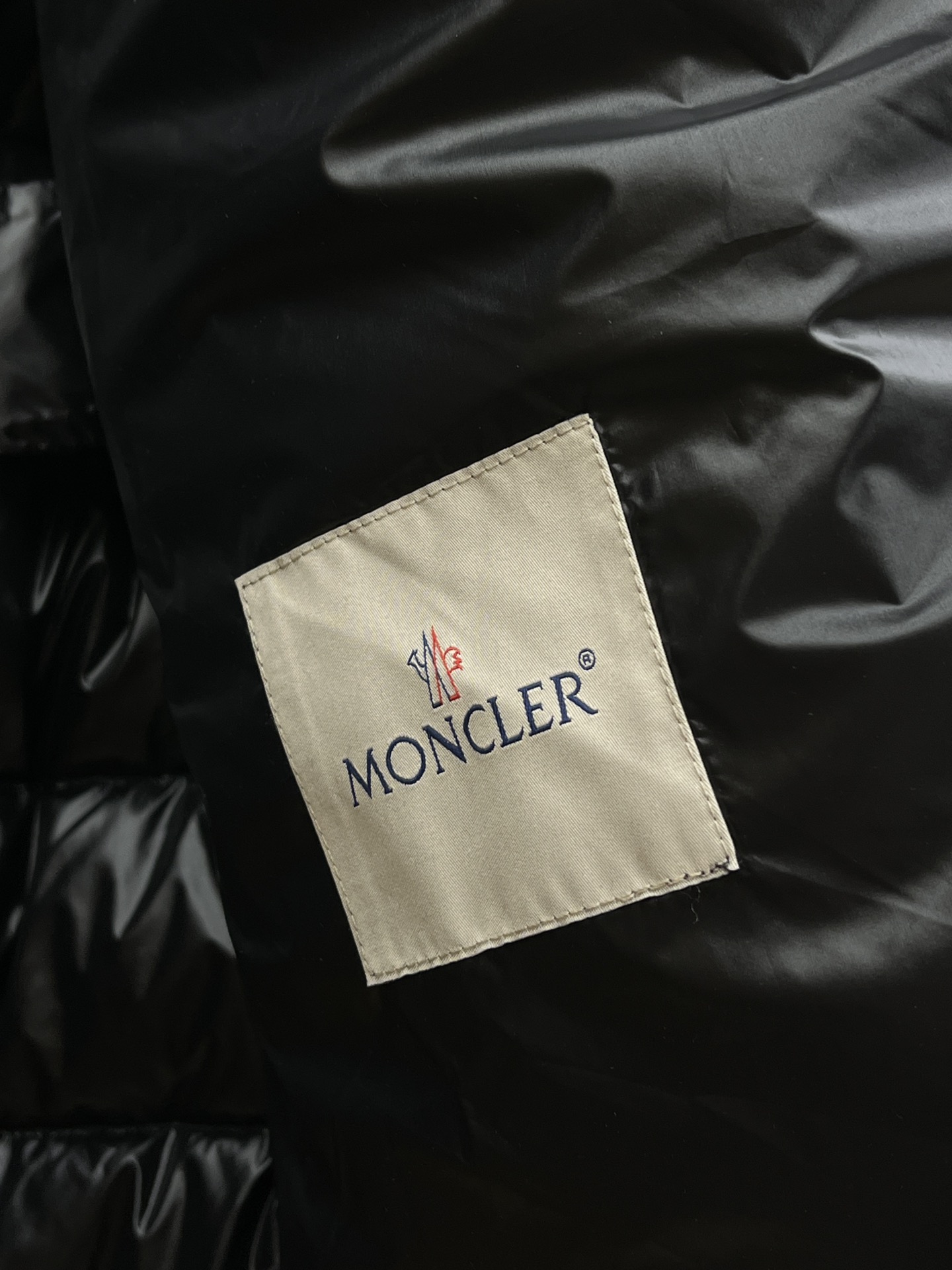 秋冬羽绒 Mon 🔥🔥最新款时尚设计师款羽绒外套❤️‍🔥连帽羽绒服，肩膀经典logo爆款羽绒服，90#白