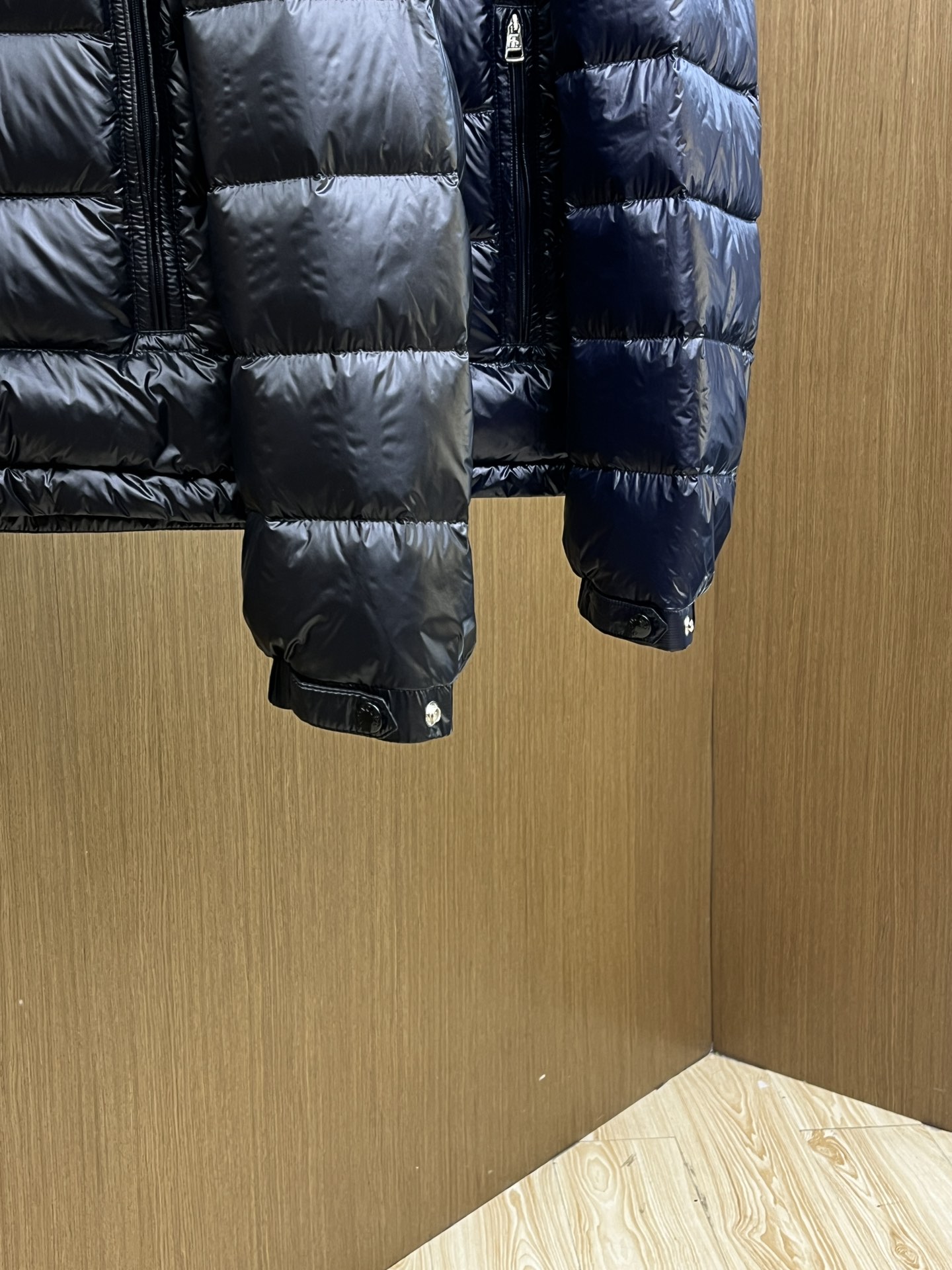 秋冬羽绒 Mon 🔥🔥最新款时尚设计师款羽绒外套❤️‍🔥连帽羽绒服，肩膀经典logo爆款羽绒服，90#白