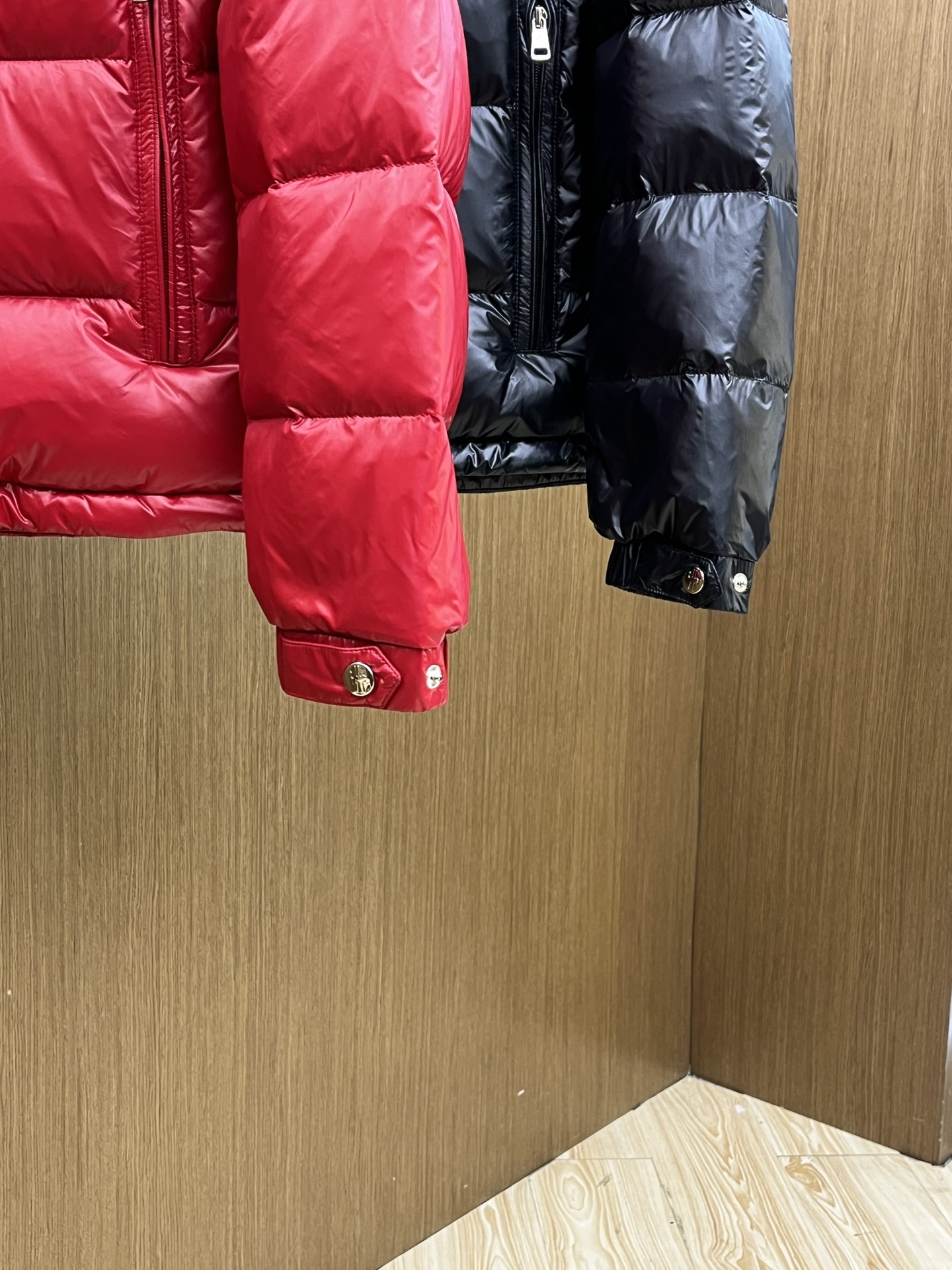 秋冬羽绒 Mon 🔥🔥最新款时尚设计师款羽绒外套❤️‍🔥立领羽绒服，肩膀经典logo爆款羽绒服，90#白