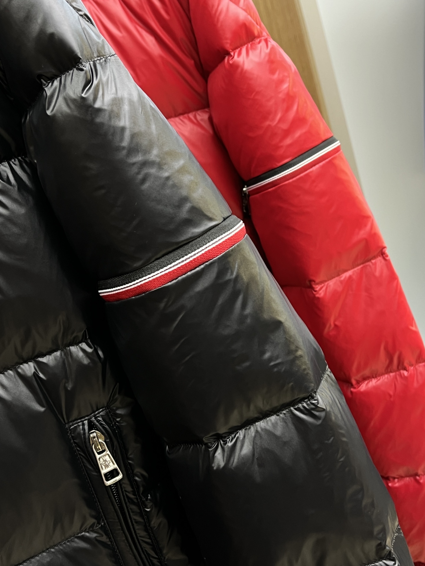 秋冬羽绒 Mon 🔥🔥最新款时尚设计师款羽绒外套❤️‍🔥立领羽绒服，肩膀经典logo爆款羽绒服，90#白