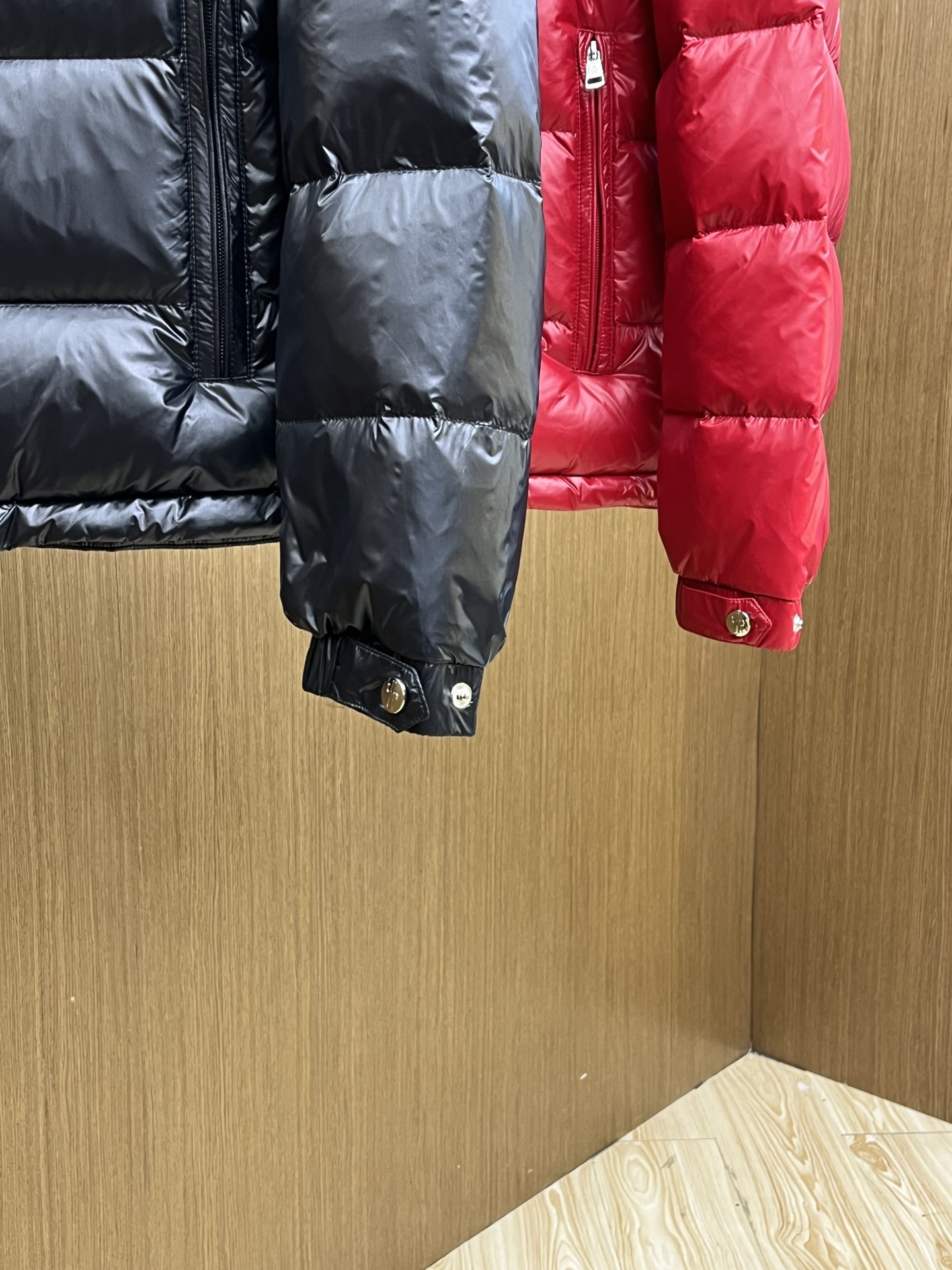 秋冬羽绒 Mon 🔥🔥最新款时尚设计师款羽绒外套❤️‍🔥立领羽绒服，肩膀经典logo爆款羽绒服，90#白