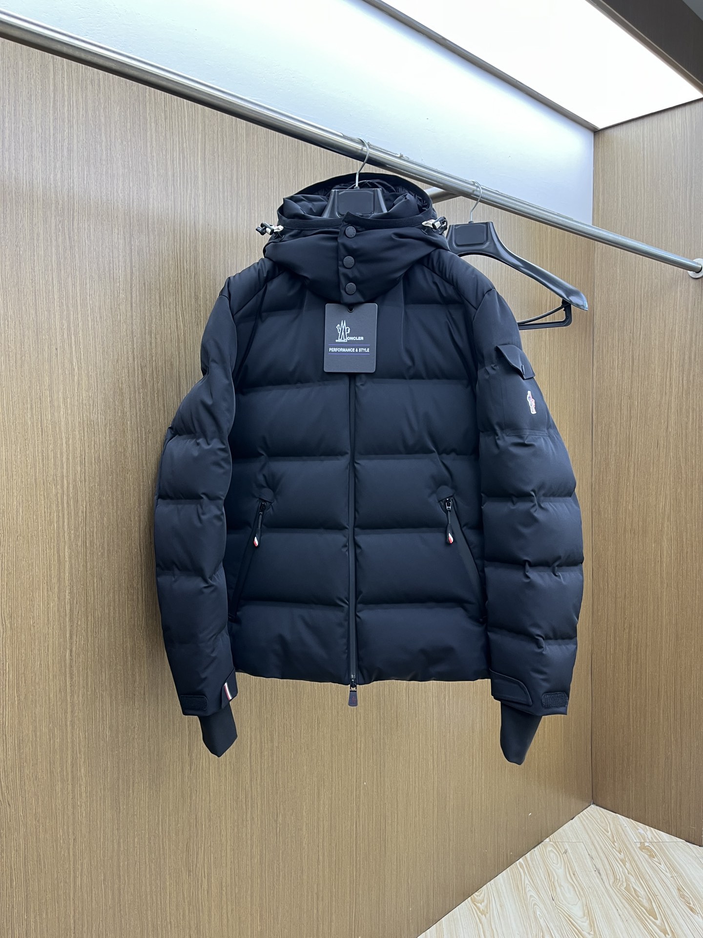 价格修正 秋冬羽绒 Moncler Montgetech高端男士短款羽绒.柜台2w开外的高端单品.面料真