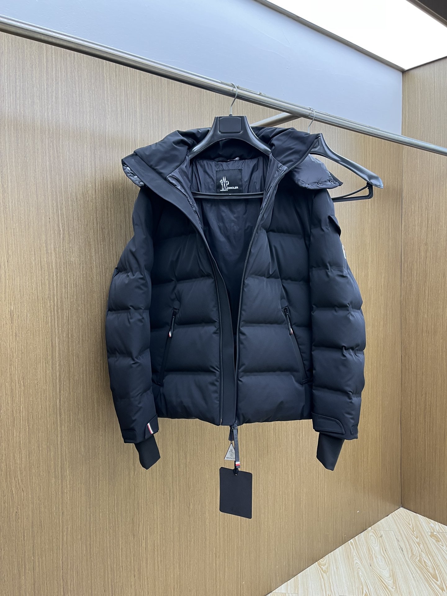 价格修正 秋冬羽绒 Moncler Montgetech高端男士短款羽绒.柜台2w开外的高端单品.面料真