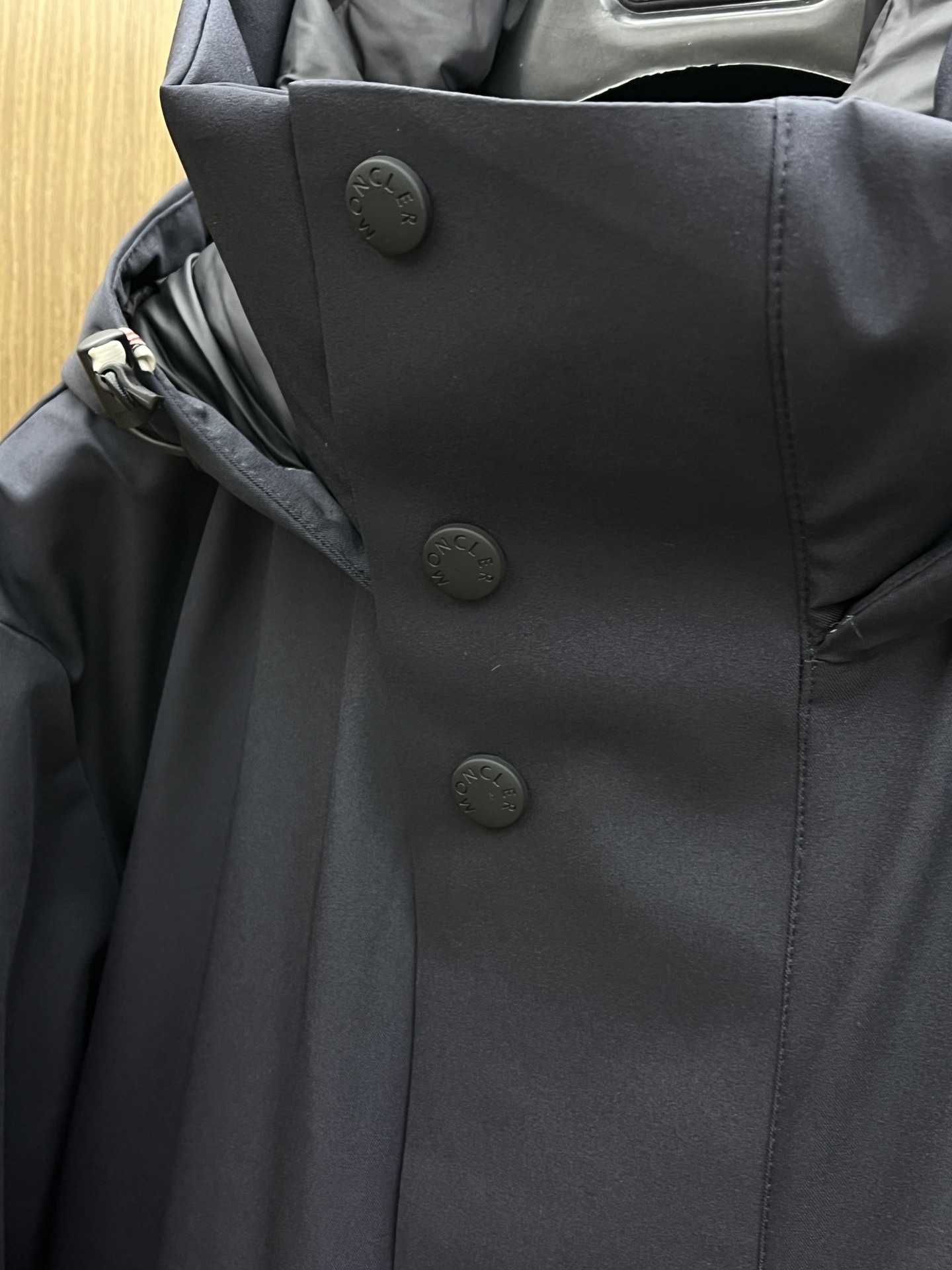 价格修正 秋冬羽绒 羽绒服 MOC秋冬经典滑雪系列高密度尼龙压胶防水羽绒服夹克，男士刺绣徽章连帽立领户外