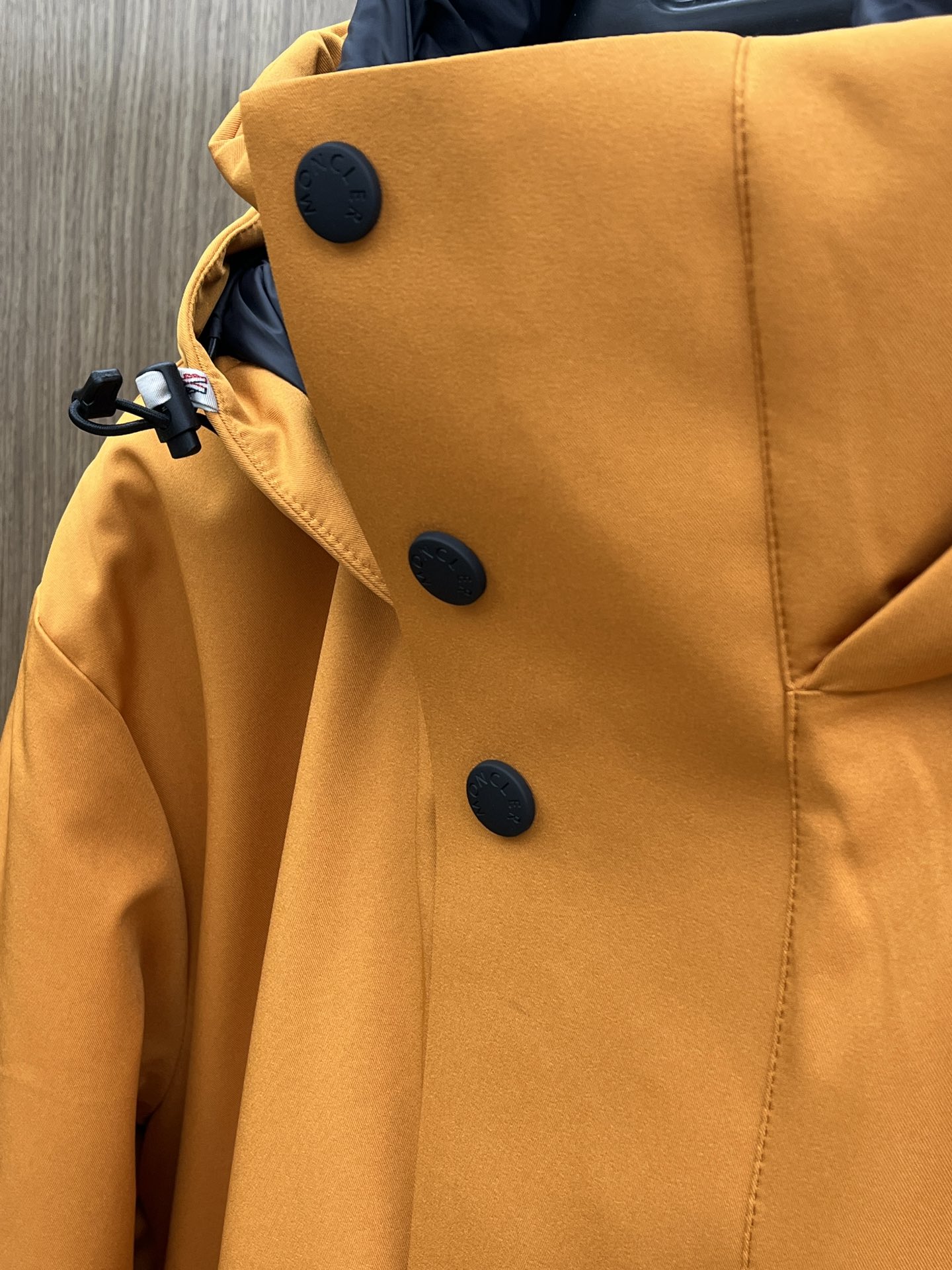 价格修正 秋冬羽绒 羽绒服 MOC秋冬经典滑雪系列高密度尼龙压胶防水羽绒服夹克，男士刺绣徽章连帽立领户外