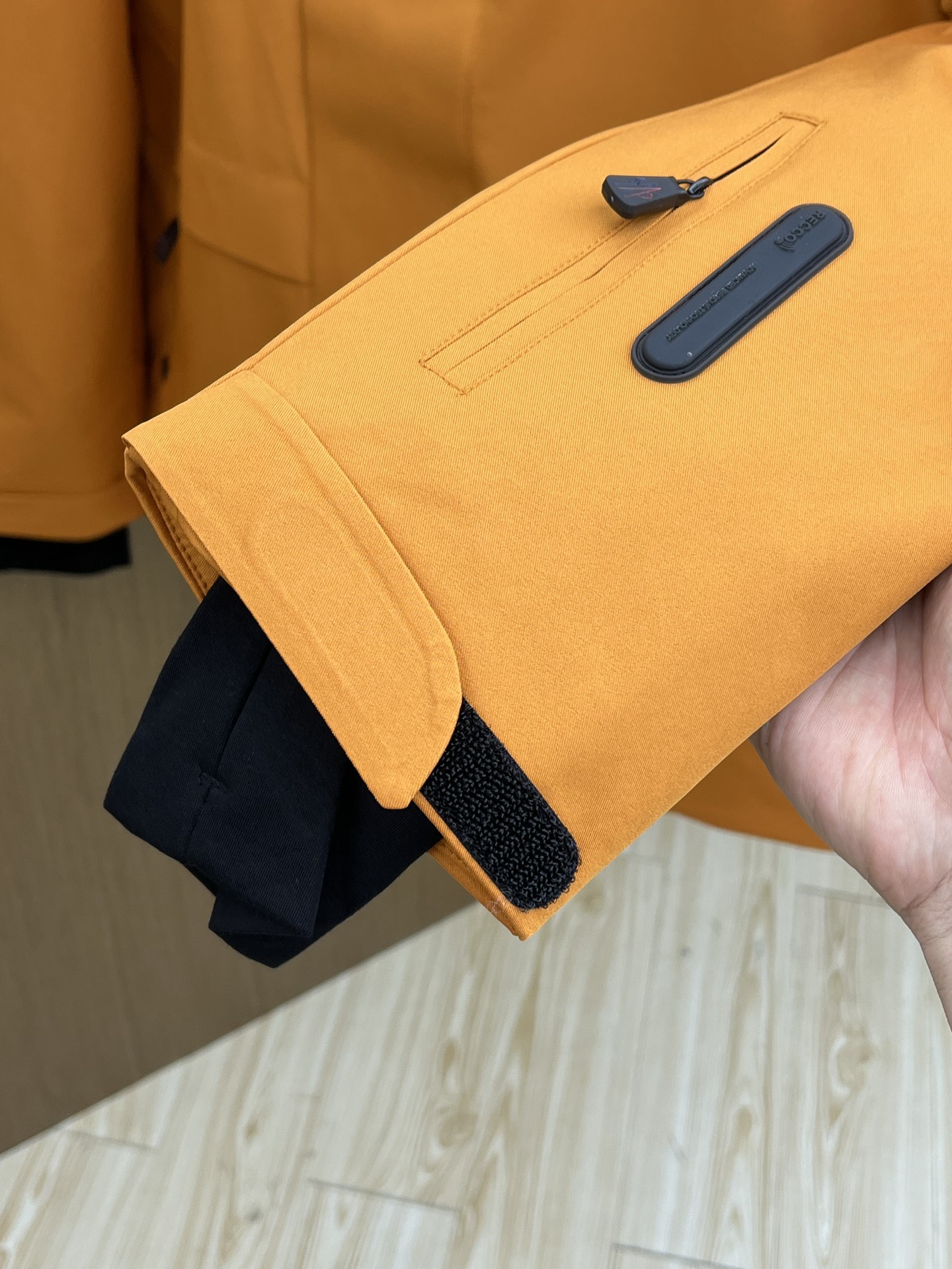 价格修正 秋冬羽绒 羽绒服 MOC秋冬经典滑雪系列高密度尼龙压胶防水羽绒服夹克，男士刺绣徽章连帽立领户外