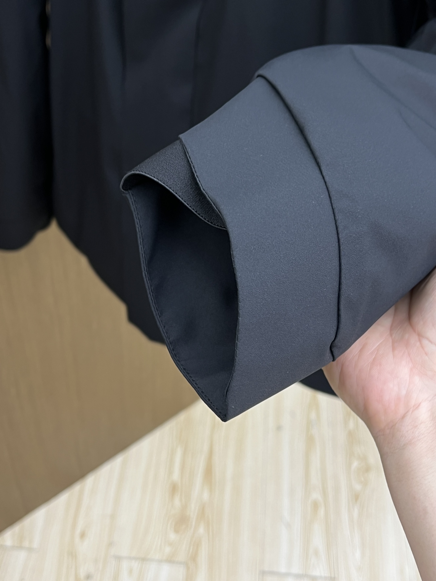 价格修正 秋冬羽绒 羽绒服 M家2025新款连帽羽绒服。连帽设计，男女同款，时尚感满满。采用定制面料，防