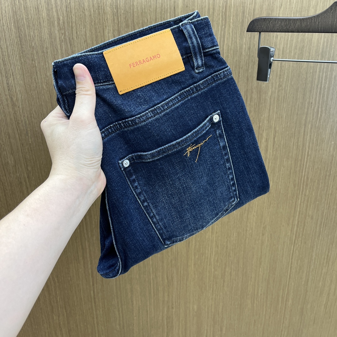 NO:597702,Autumn and winter FG high-end customized quality 25SS Autumn and winter latest original jeans sold simultaneously at the counter Original customized replica Customer-supplied hardware accessories Original quality Imported denim fabrics with heavy industrial washing Fine workmanship and routing Excellent upper body, preferred item A60 SIZE: 30-38 No 35 37,,jeans,alexander wang19860909秋冬 FG高端定制品质 25SS秋冬最新款原单牛仔裤 柜台同步发售 原版定制复刻 客供五金辅料 原单品质 进口牛仔面料重工洗水 做工走线精细 上身绝佳,优选单品A60 SIZE:30-38无35 37,,jeans,alexander wang,Men's clothing