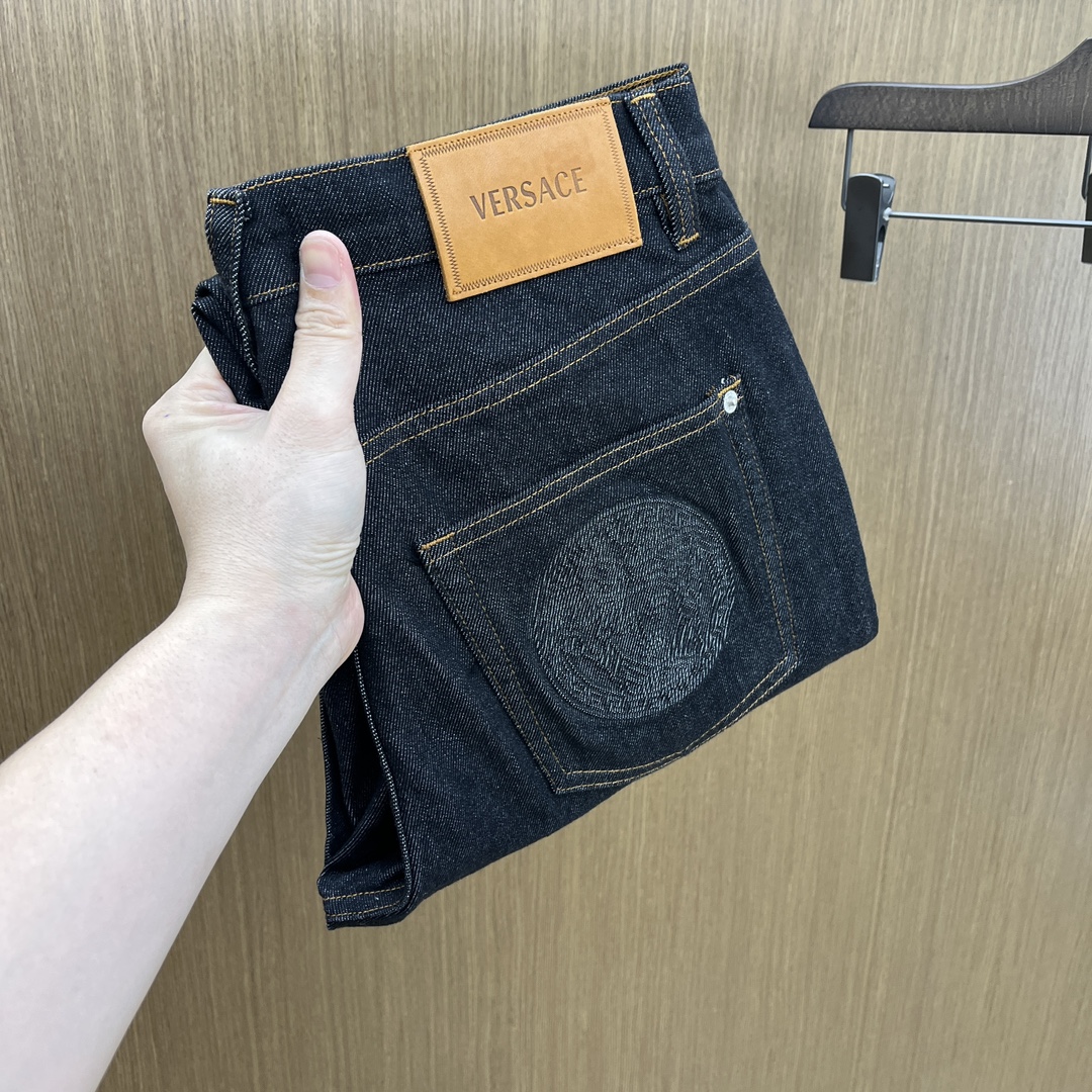 NO:597714,Autumn and winter Ver High-end customized quality 25SS Autumn and winter latest original jeans sold simultaneously at the counter Original customized replica Customer-supplied hardware accessories Original quality Imported denim fabrics with heavy industrial washing Fine workmanship and routing Excellent upper body, preferred item A60 SIZE: 30-38 no 35 37,,jeans,alexander wang19860909秋冬 Ver 高端定制品质 25SS秋冬最新款原单牛仔裤 柜台同步发售 原版定制复刻 客供五金辅料 原单品质 进口牛仔面料重工洗水 做工走线精细 上身绝佳,优选单品A60 SIZE:30-38无35 37,,jeans,alexander wang,Men's clothing