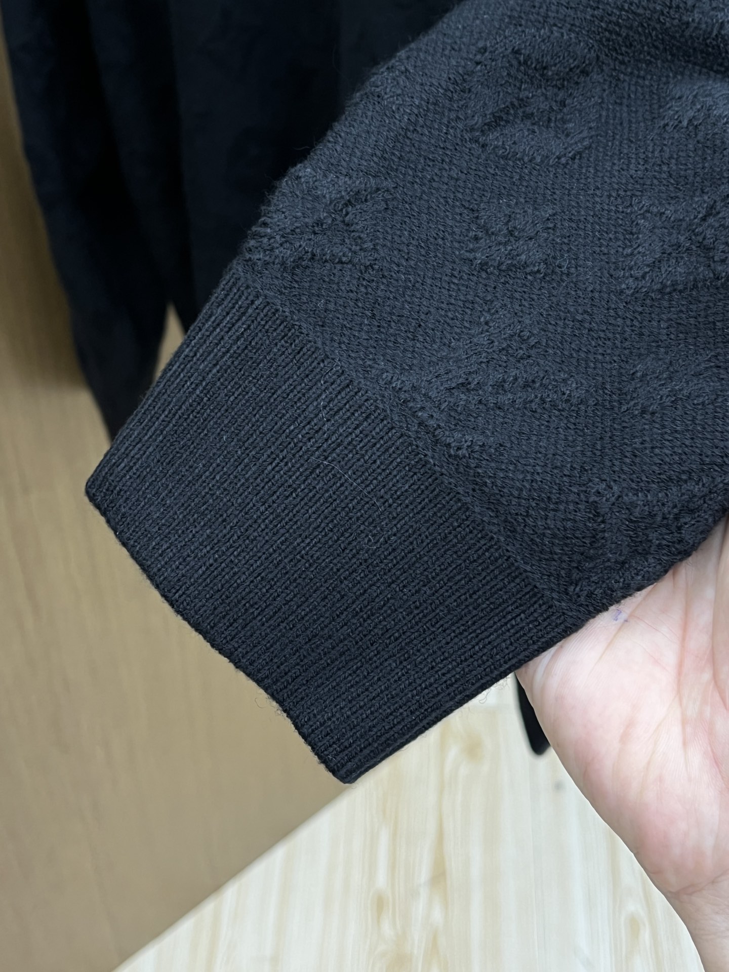 秋冬 LV 🔥🔥毛衣 2025秋冬最新系列，专柜1:1顶级复刻，全品相！加厚款，时下最流行的老钱风，老板