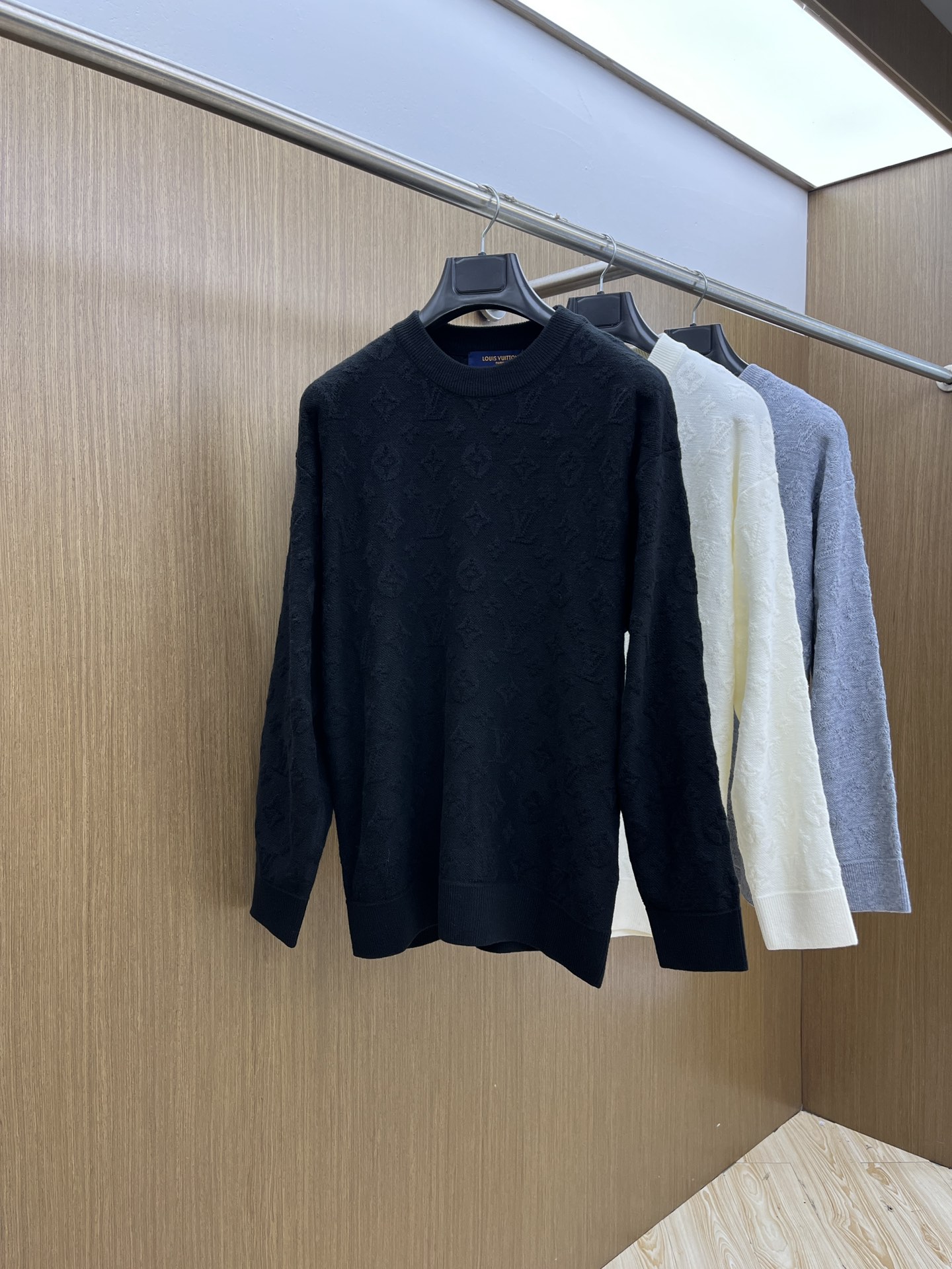 秋冬 LV 🔥🔥毛衣 2025秋冬最新系列，专柜1:1顶级复刻，全品相！加厚款，时下最流行的老钱风，老板