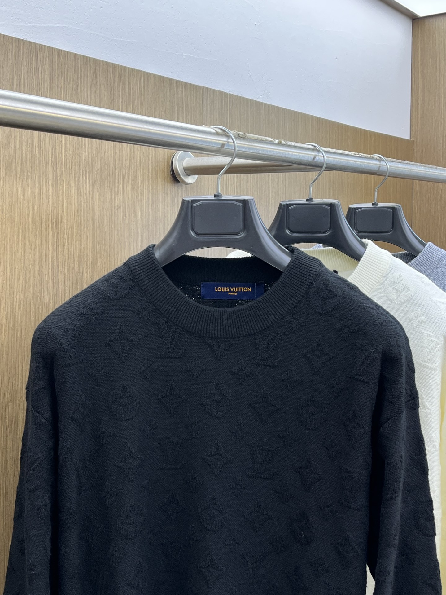 秋冬 LV 🔥🔥毛衣 2025秋冬最新系列，专柜1:1顶级复刻，全品相！加厚款，时下最流行的老钱风，老板