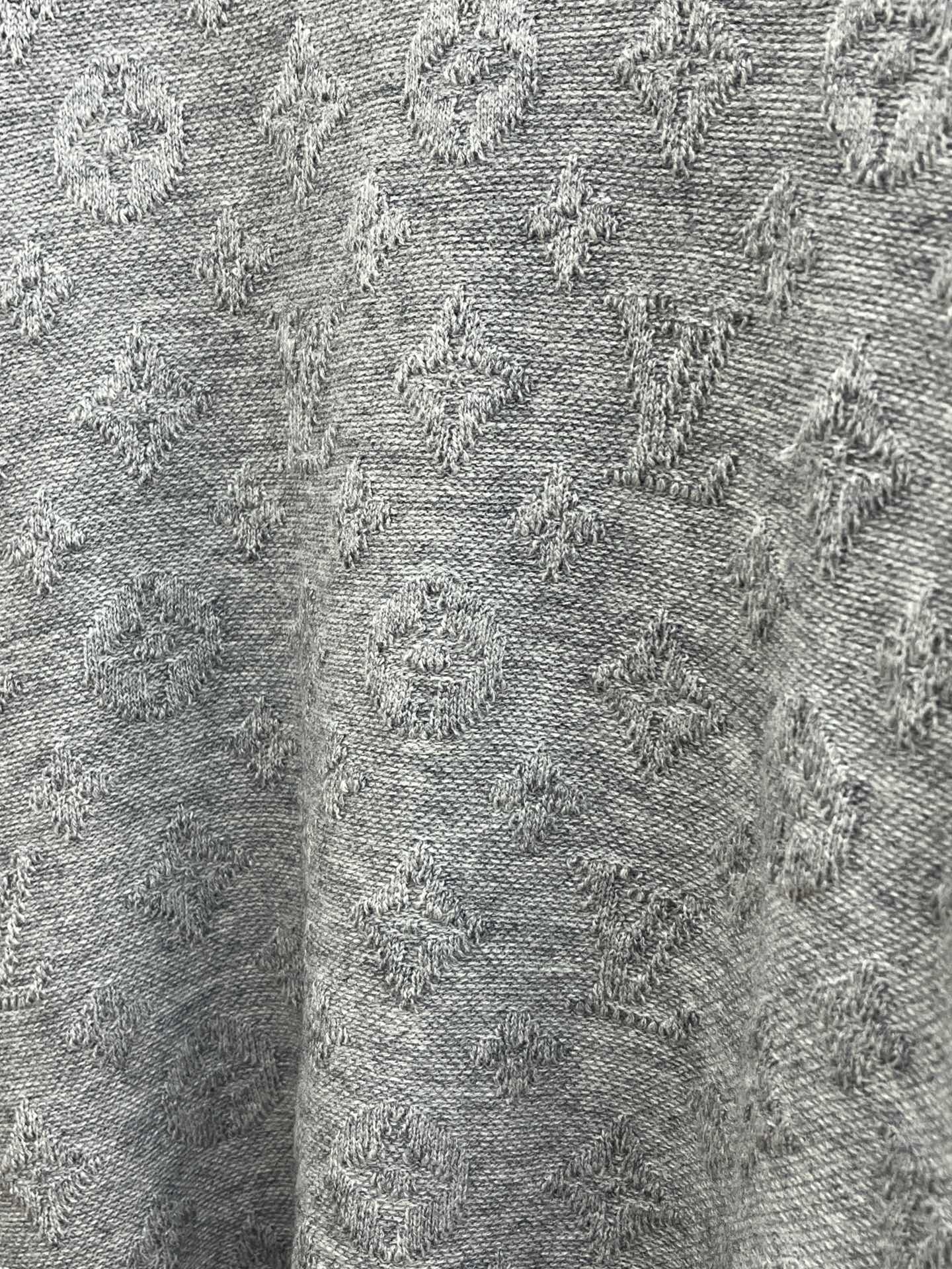 秋冬 LV 🔥🔥毛衣 2025秋冬最新系列，专柜1:1顶级复刻，全品相！加厚款，时下最流行的老钱风，老板