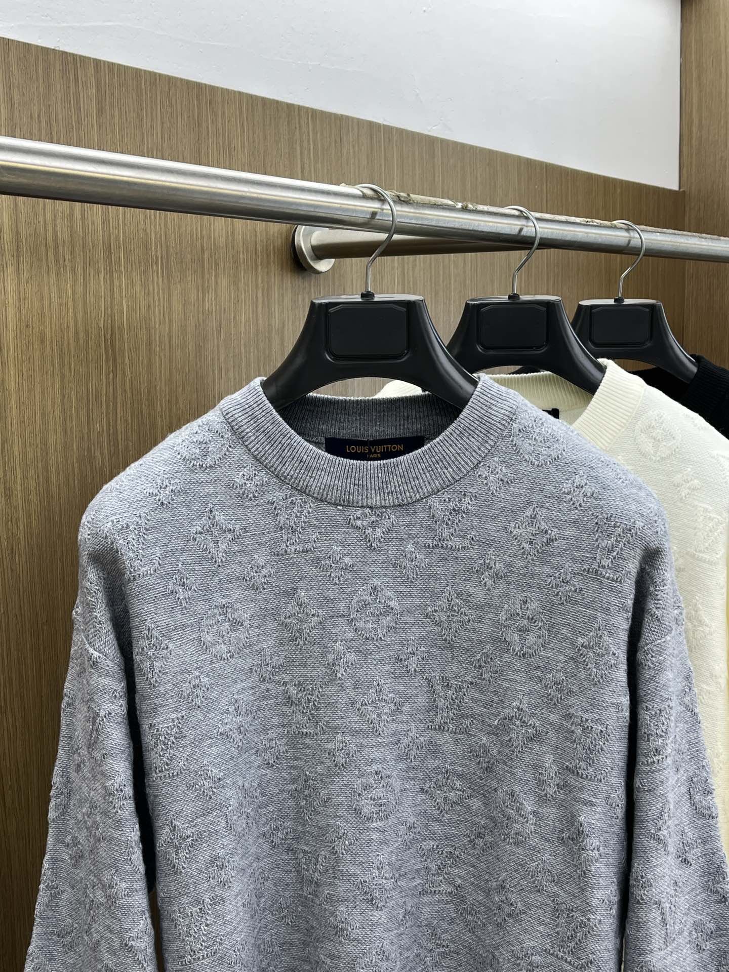 秋冬 LV 🔥🔥毛衣 2025秋冬最新系列，专柜1:1顶级复刻，全品相！加厚款，时下最流行的老钱风，老板