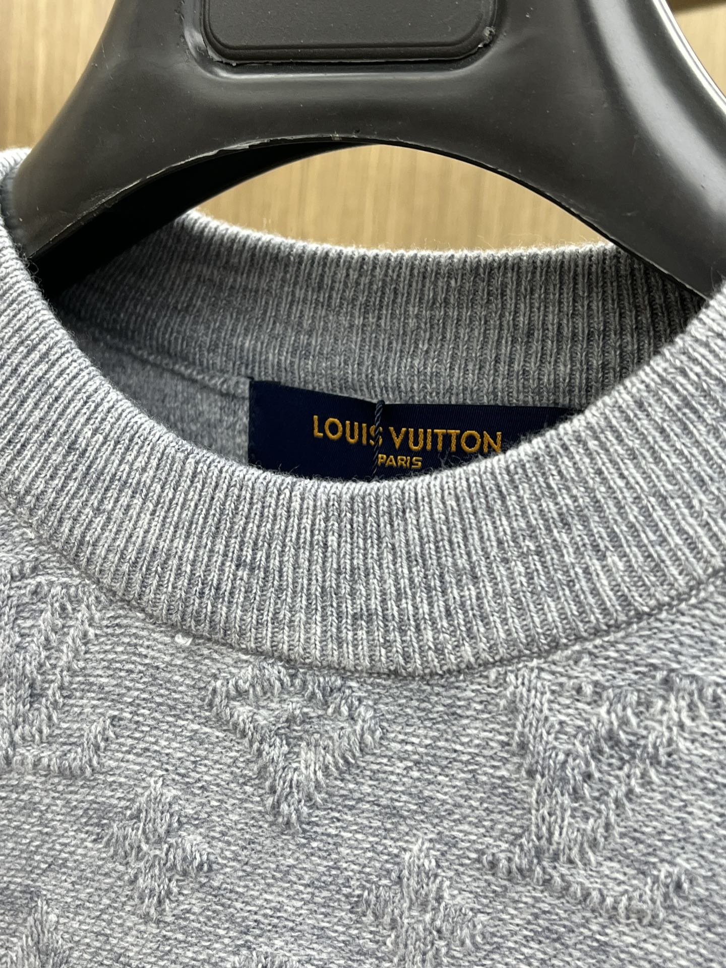 秋冬 LV 🔥🔥毛衣 2025秋冬最新系列，专柜1:1顶级复刻，全品相！加厚款，时下最流行的老钱风，老板