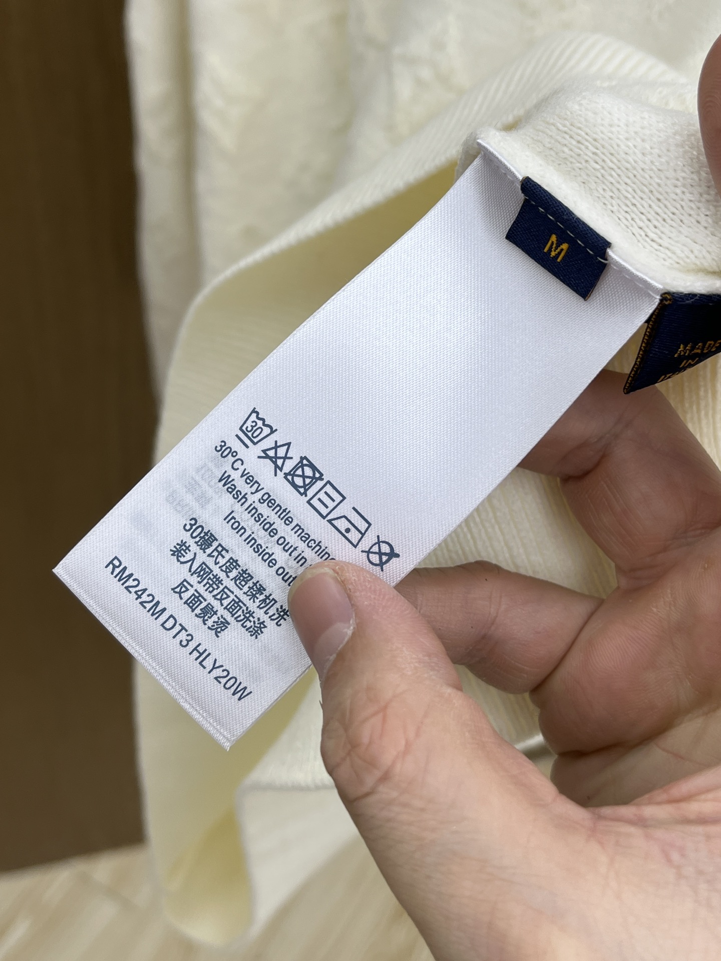 秋冬 LV 🔥🔥毛衣 2025秋冬最新系列，专柜1:1顶级复刻，全品相！加厚款，时下最流行的老钱风，老板