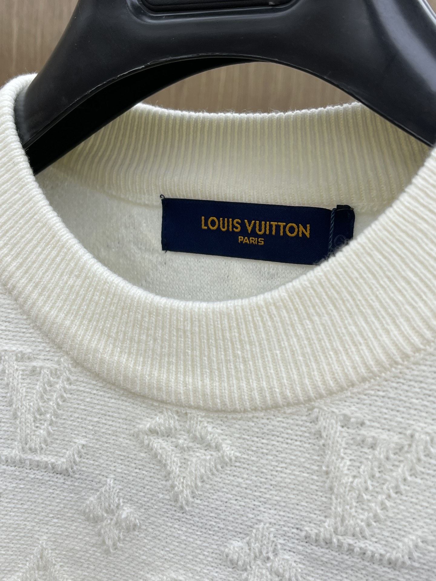 秋冬 LV 🔥🔥毛衣 2025秋冬最新系列，专柜1:1顶级复刻，全品相！加厚款，时下最流行的老钱风，老板