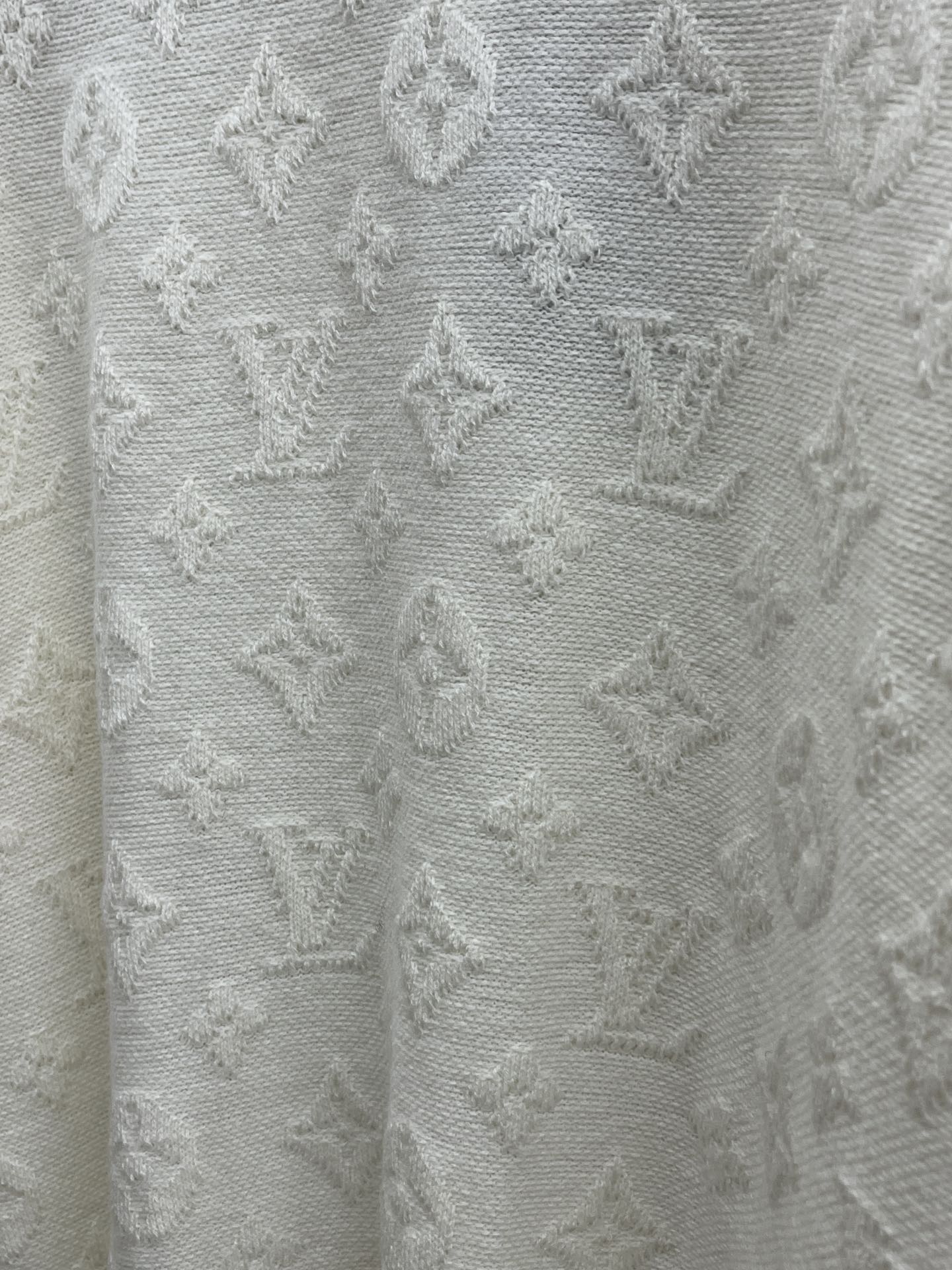 秋冬 LV 🔥🔥毛衣 2025秋冬最新系列，专柜1:1顶级复刻，全品相！加厚款，时下最流行的老钱风，老板