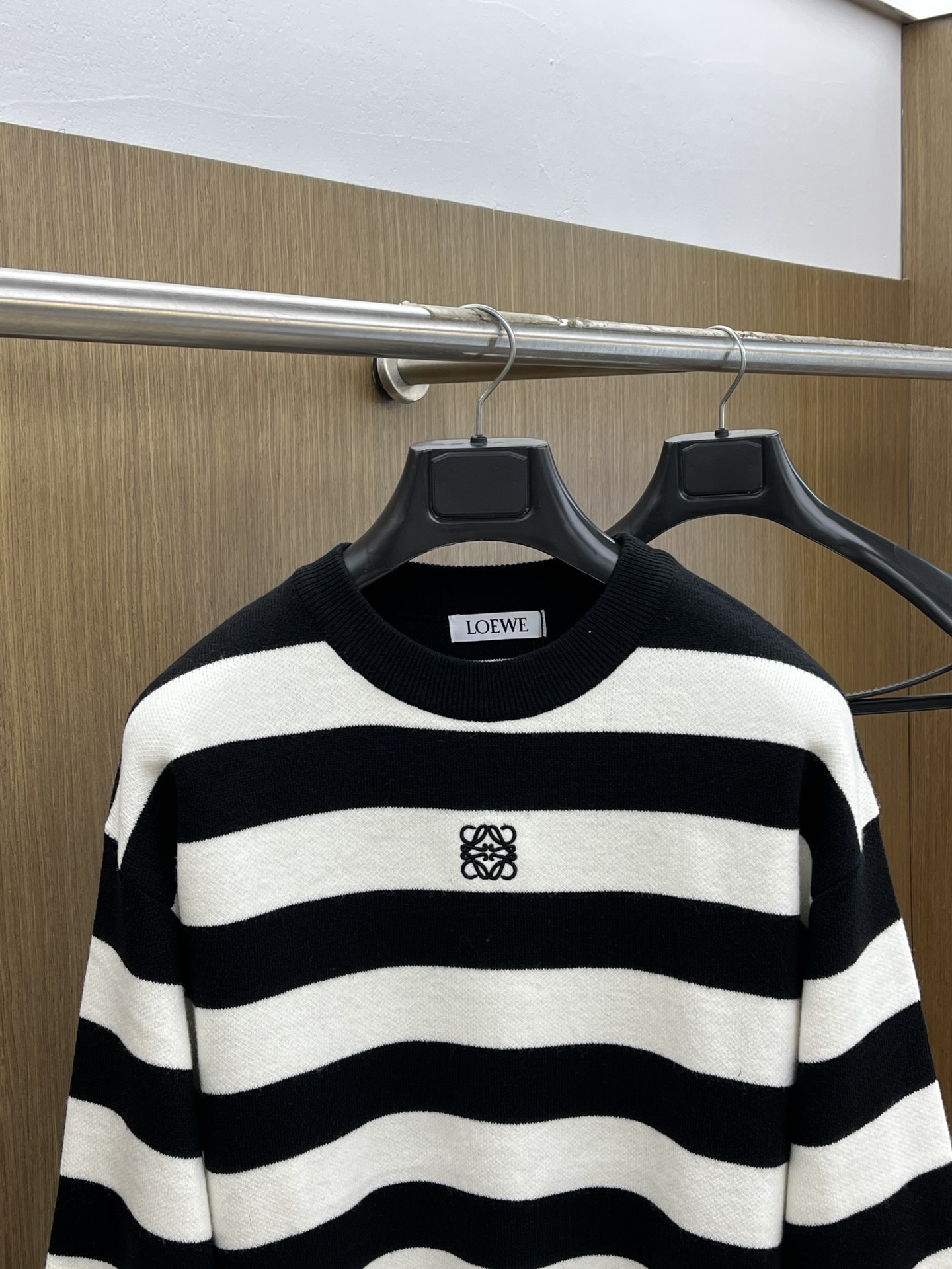 秋冬 loe 🔥🔥毛衣 2025秋冬最新系列，专柜1:1顶级复刻，全品相！加厚款，时下最流行的老钱风，老