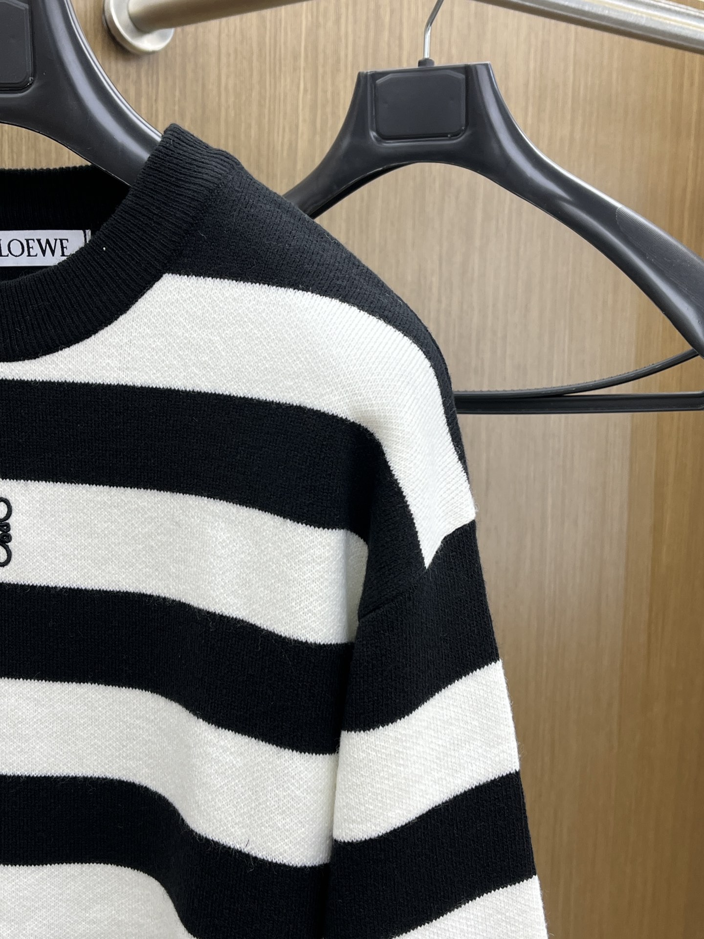 秋冬 loe 🔥🔥毛衣 2025秋冬最新系列，专柜1:1顶级复刻，全品相！加厚款，时下最流行的老钱风，老