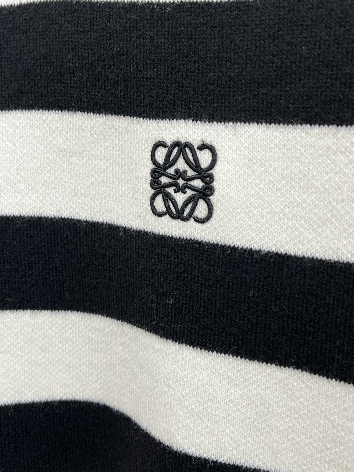 秋冬 loe 🔥🔥毛衣 2025秋冬最新系列，专柜1:1顶级复刻，全品相！加厚款，时下最流行的老钱风，老