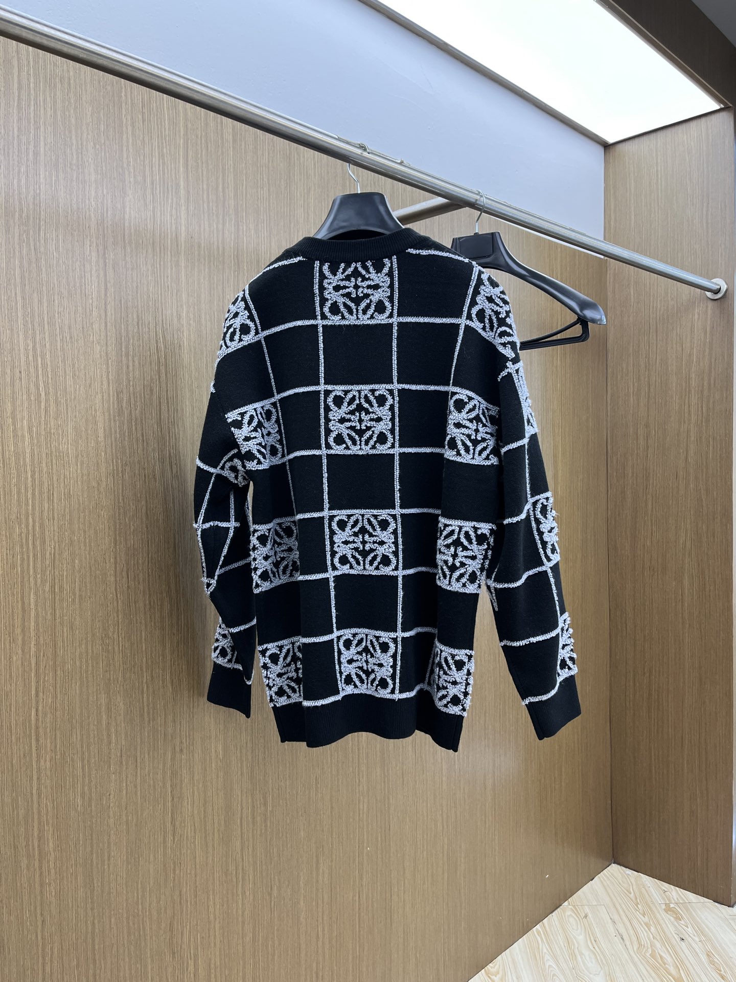 秋冬 LOE 🔥🔥毛衣 2025秋冬最新系列，专柜1:1顶级复刻，全品相！加厚款，时下最流行的老钱风，老