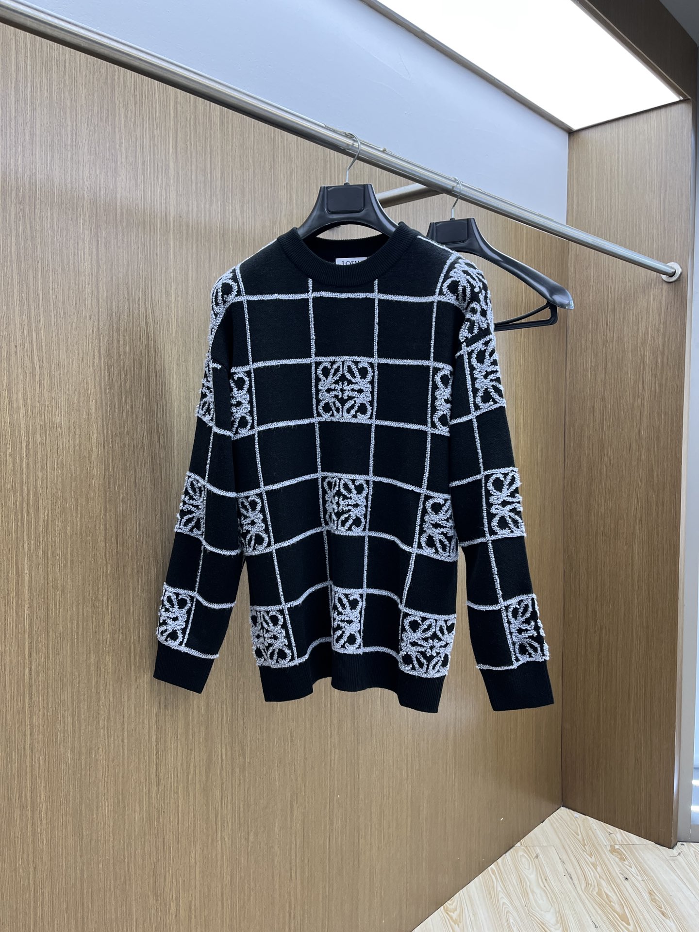 NO:646643,Autumn and winter LOE sweaters, the latest series of autumn and winter, 1:1 top replica at the counter, all in good condition!  Thick style, the most popular old money style nowadays, a must-have item for the boss!  The knowledgeable boss quickly buys bld fabric wool size M~3Xl, loewe, sweaters, alexander wang19860909秋冬 LOE 毛衣 秋冬最新系列,专柜1:1顶级复刻,全品相！加厚款,时下最流行的老钱风,老板必备单品！懂货的老板赶紧下手bld 面料羊毛 尺码M~3Xl,,loewe,sweaters,alexander wang,Men's clothing