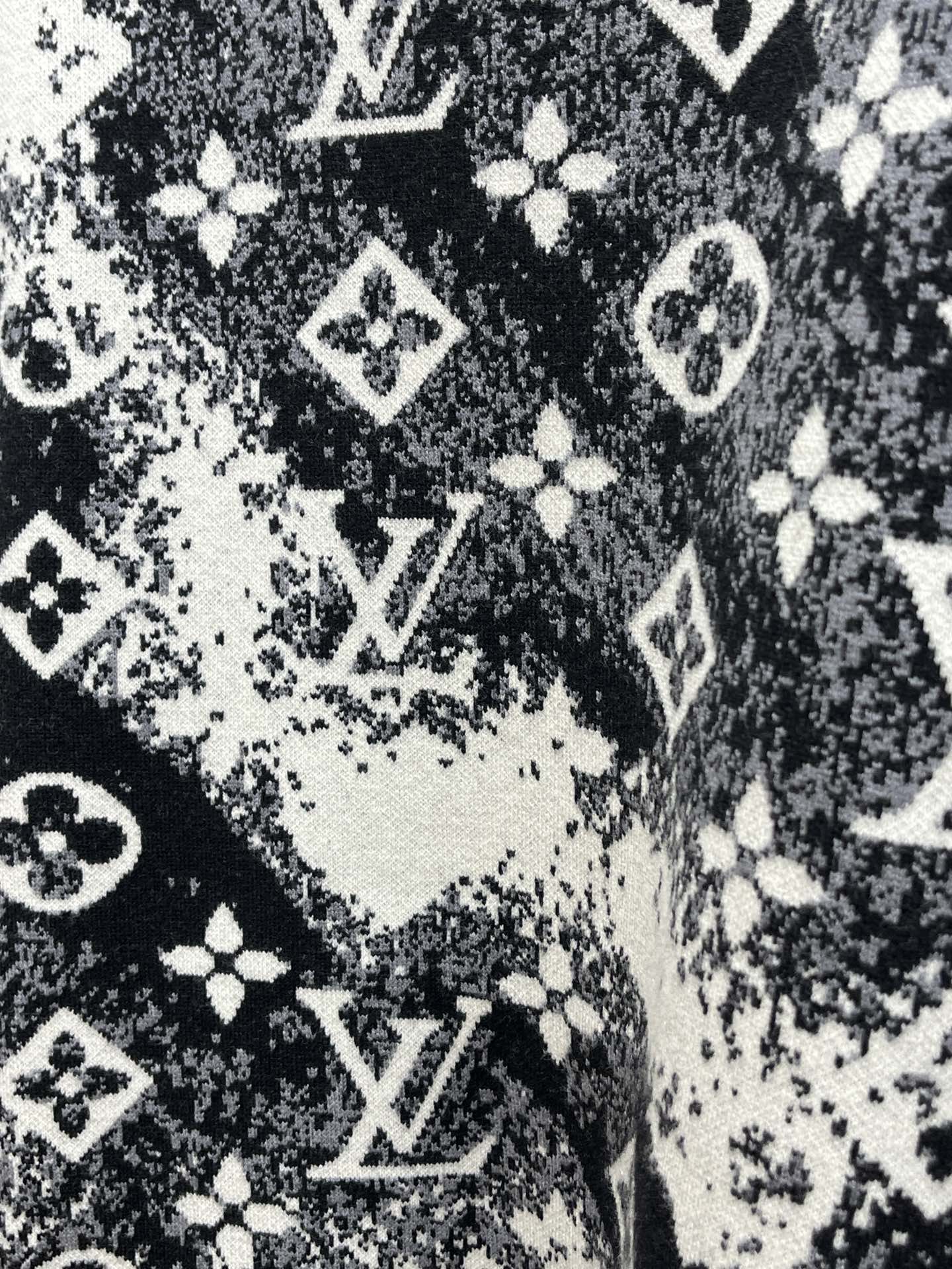 秋冬 LV 🔥🔥毛衣 2025秋冬最新系列，专柜1:1顶级复刻，全品相！加厚款，时下最流行的老钱风，老板