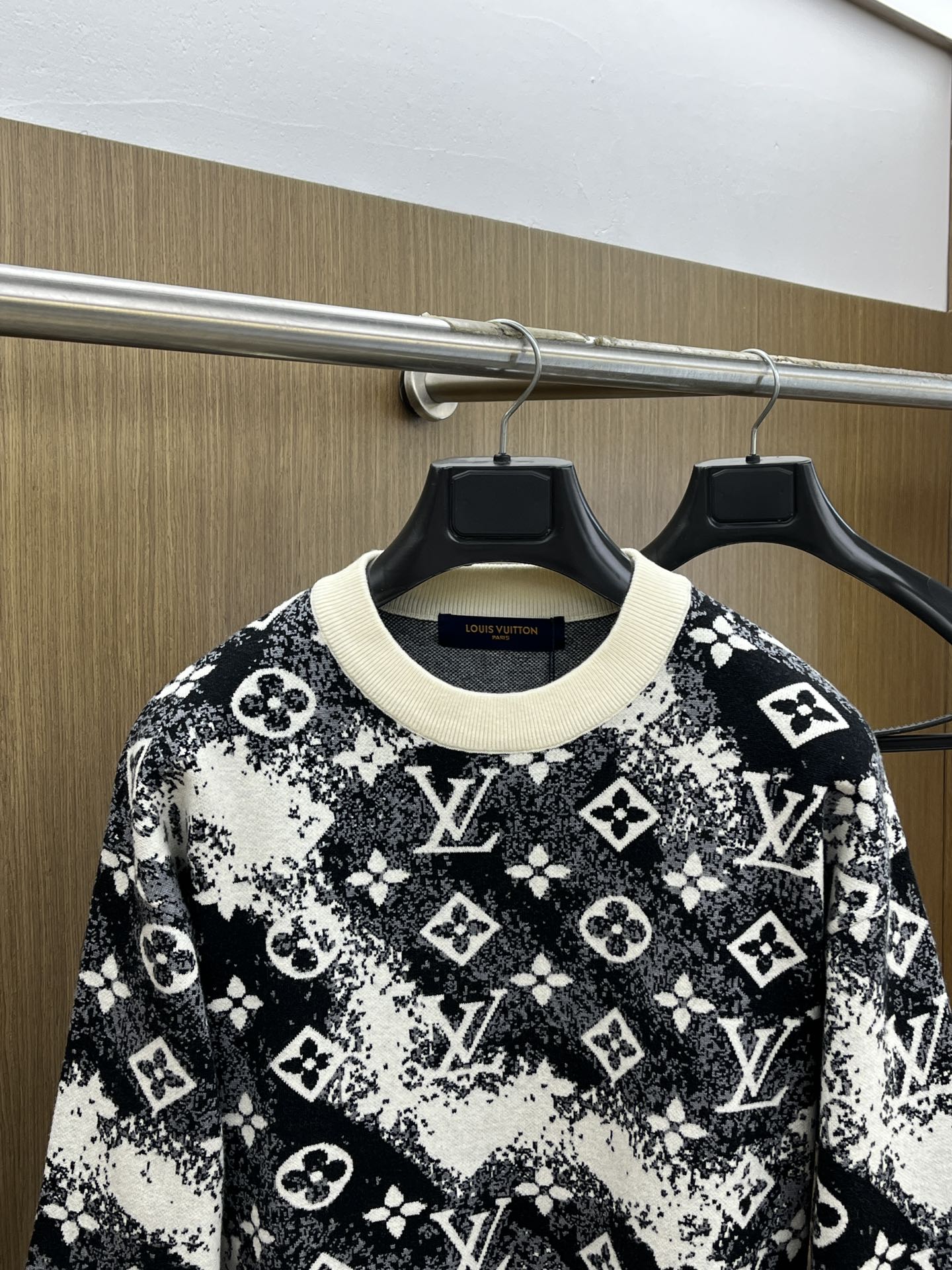 秋冬 LV 🔥🔥毛衣 2025秋冬最新系列，专柜1:1顶级复刻，全品相！加厚款，时下最流行的老钱风，老板