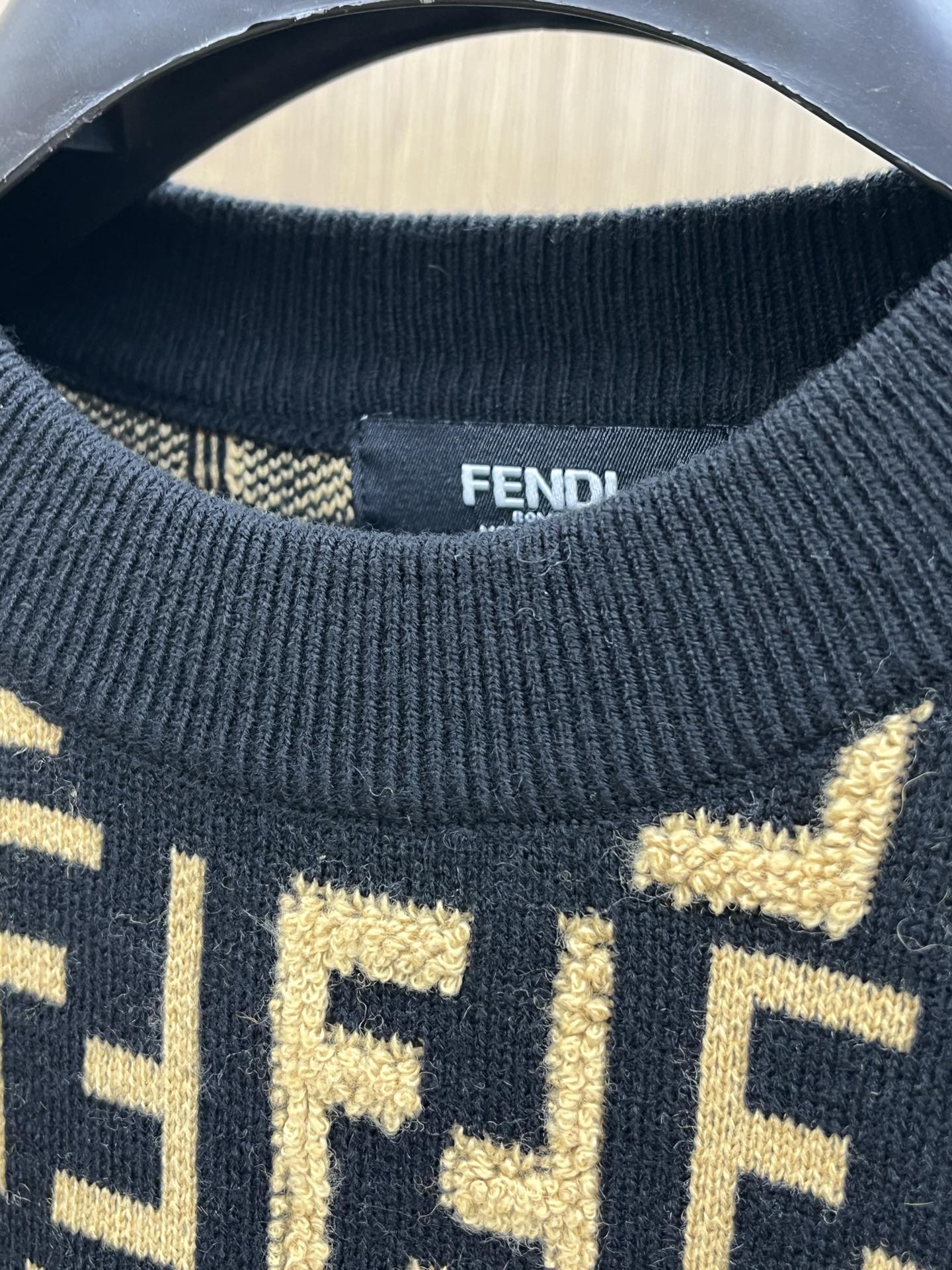 秋冬 FD 🔥🔥毛衣 2025秋冬最新系列，专柜1:1顶级复刻，全品相！加厚款，时下最流行的老钱风，老板