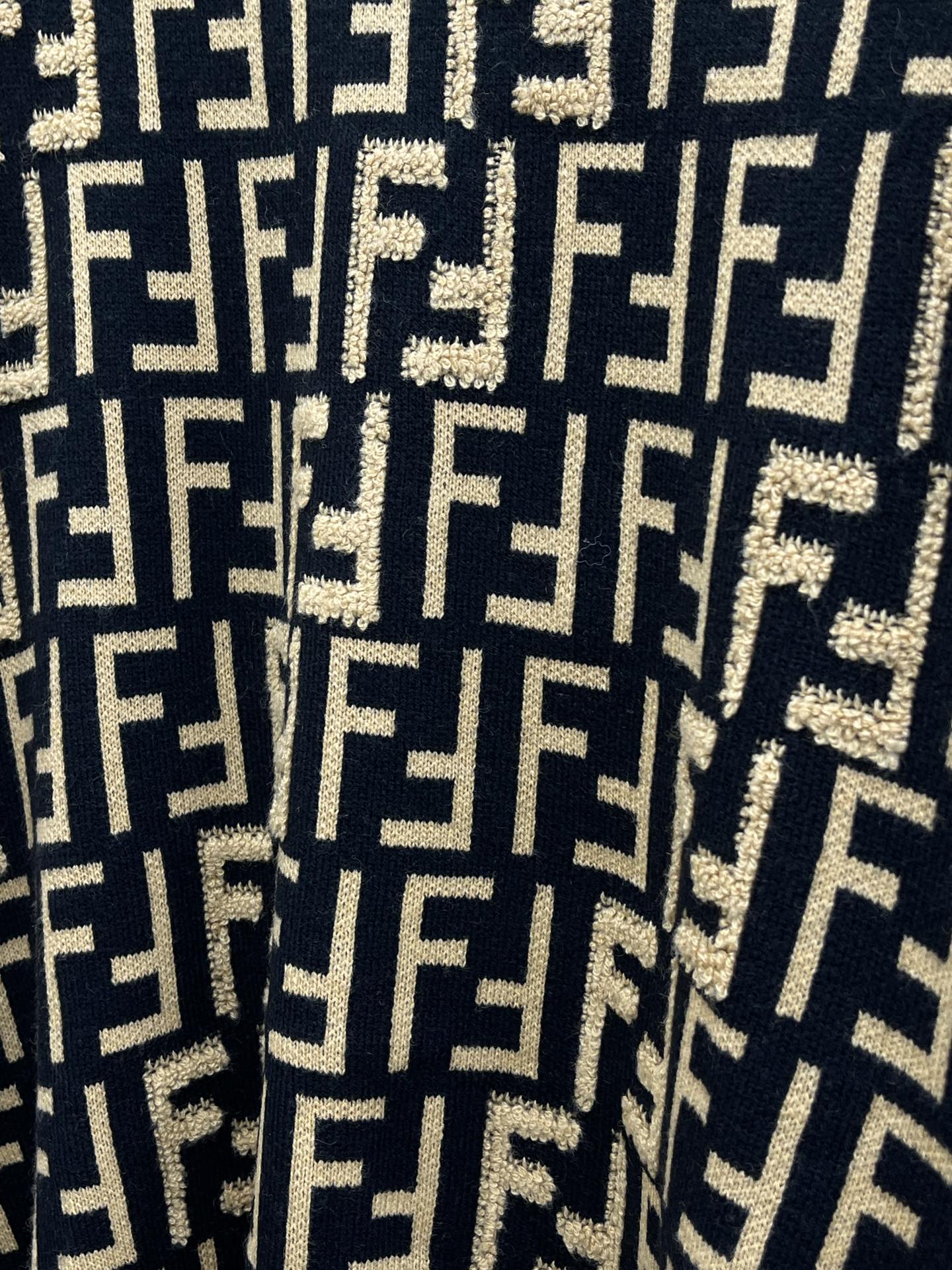 秋冬 FD 🔥🔥毛衣 2025秋冬最新系列，专柜1:1顶级复刻，全品相！加厚款，时下最流行的老钱风，老板