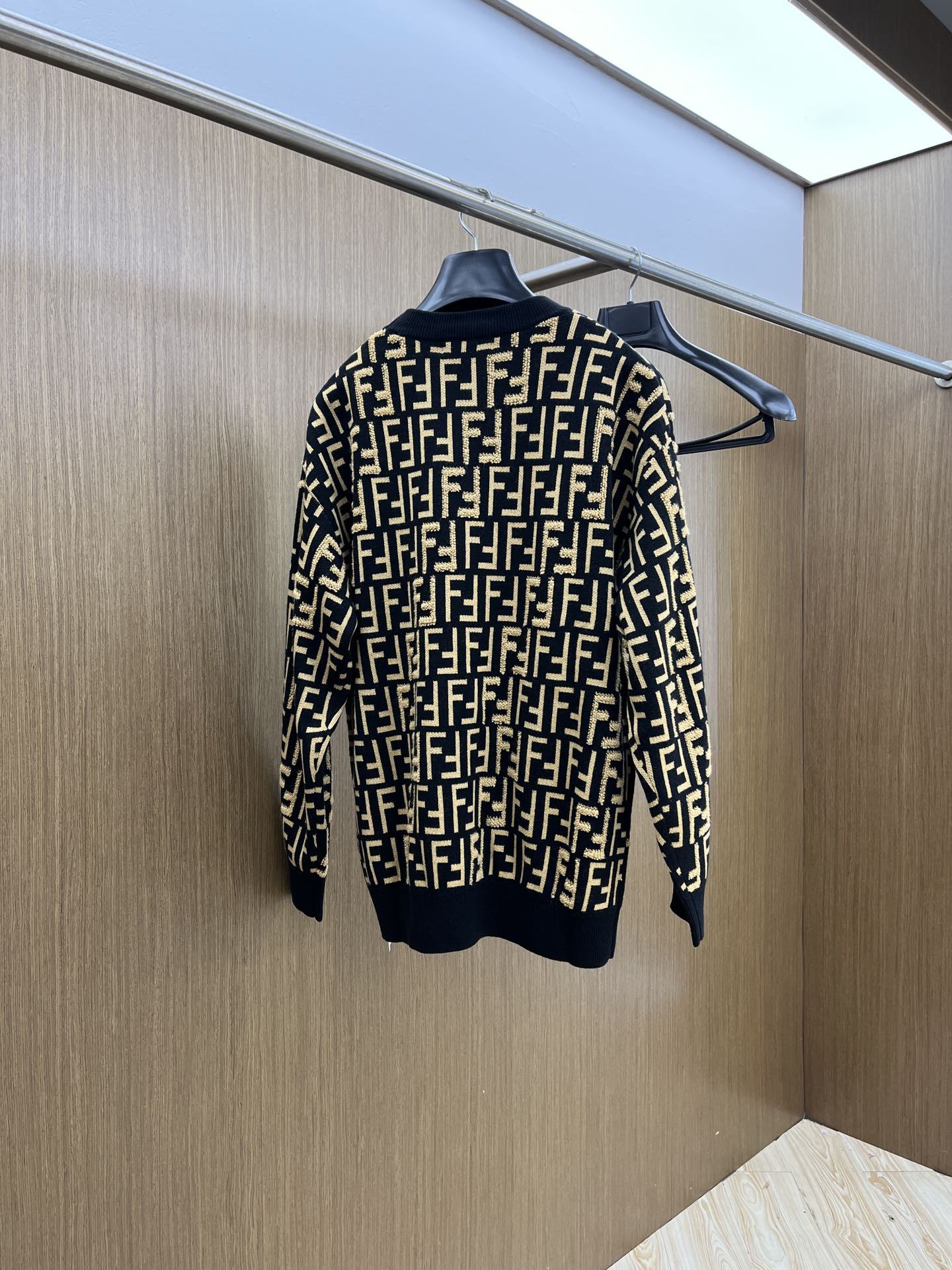 秋冬 FD 🔥🔥毛衣 2025秋冬最新系列，专柜1:1顶级复刻，全品相！加厚款，时下最流行的老钱风，老板