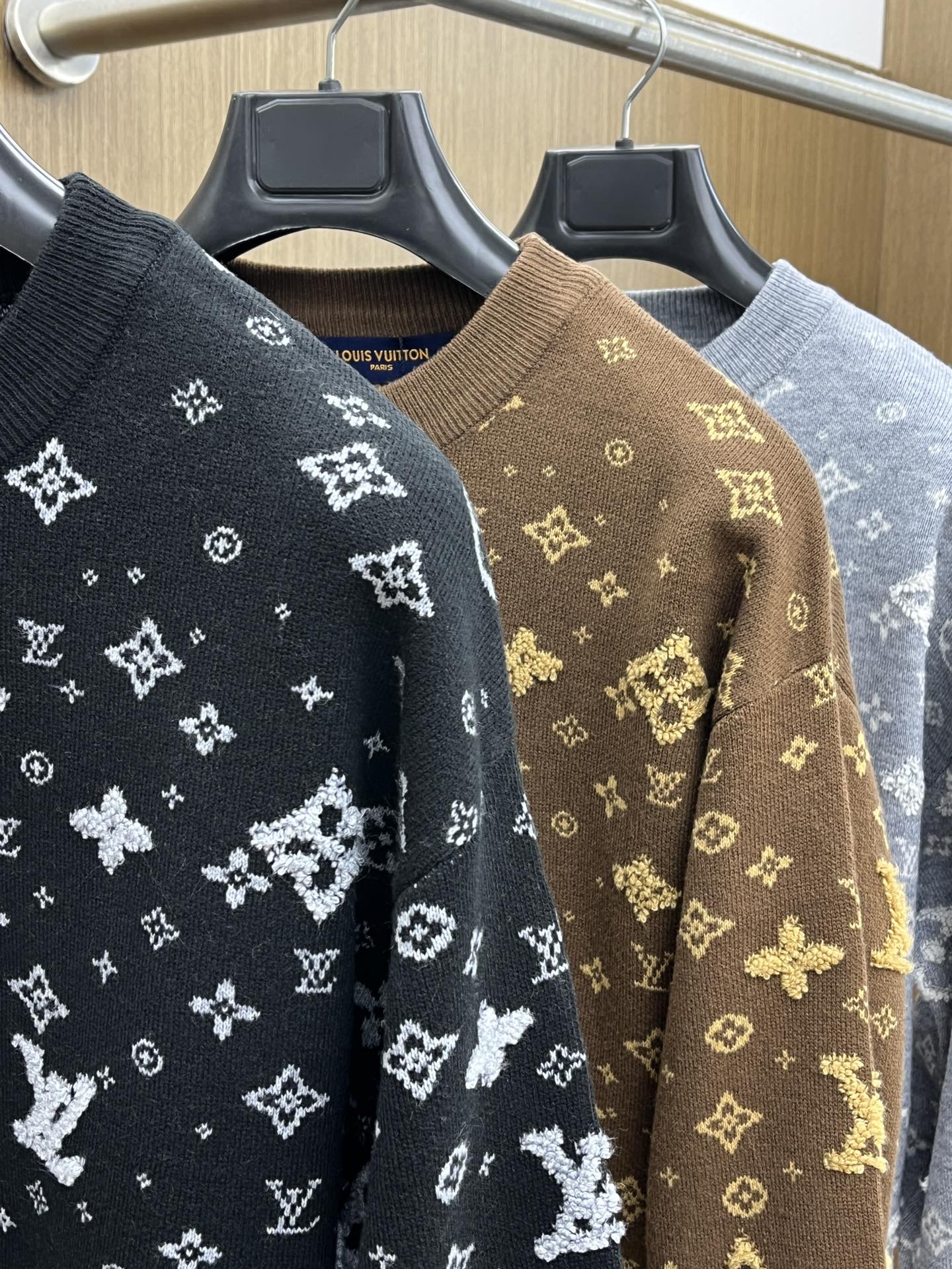 秋冬 LV 🔥🔥毛衣 2025秋冬最新系列，专柜1:1顶级复刻，全品相！加厚款，时下最流行的老钱风，老板