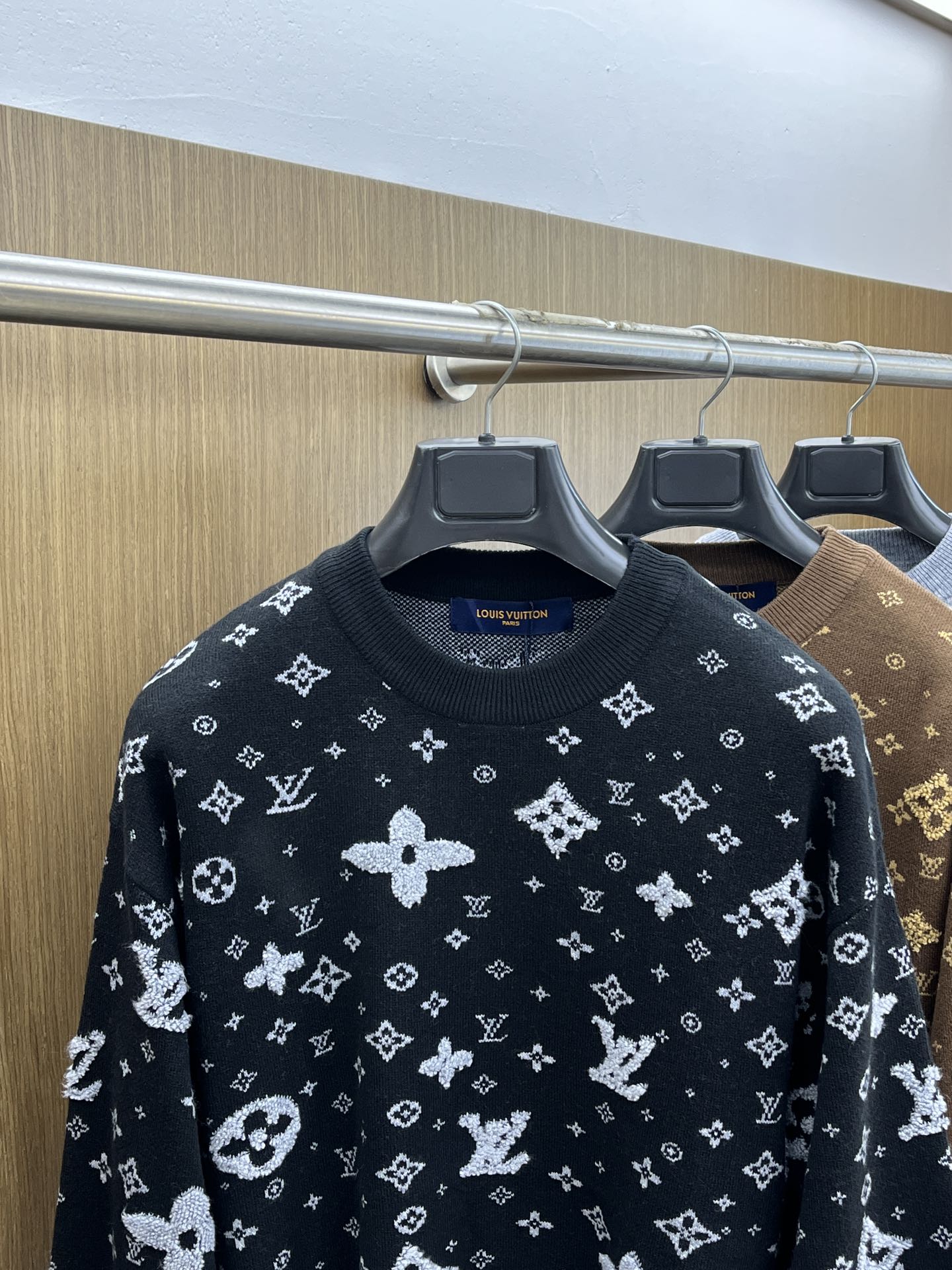 秋冬 LV 🔥🔥毛衣 2025秋冬最新系列，专柜1:1顶级复刻，全品相！加厚款，时下最流行的老钱风，老板