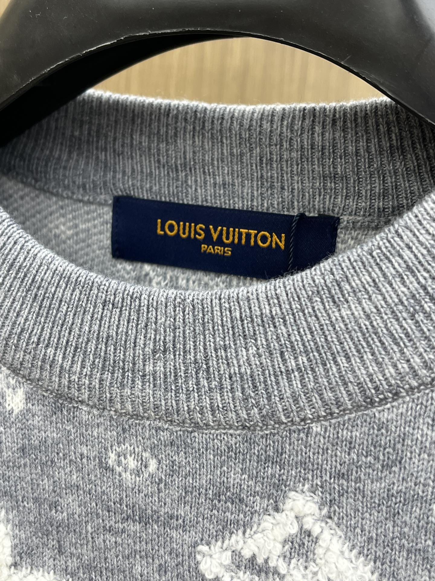 秋冬 LV 🔥🔥毛衣 2025秋冬最新系列，专柜1:1顶级复刻，全品相！加厚款，时下最流行的老钱风，老板