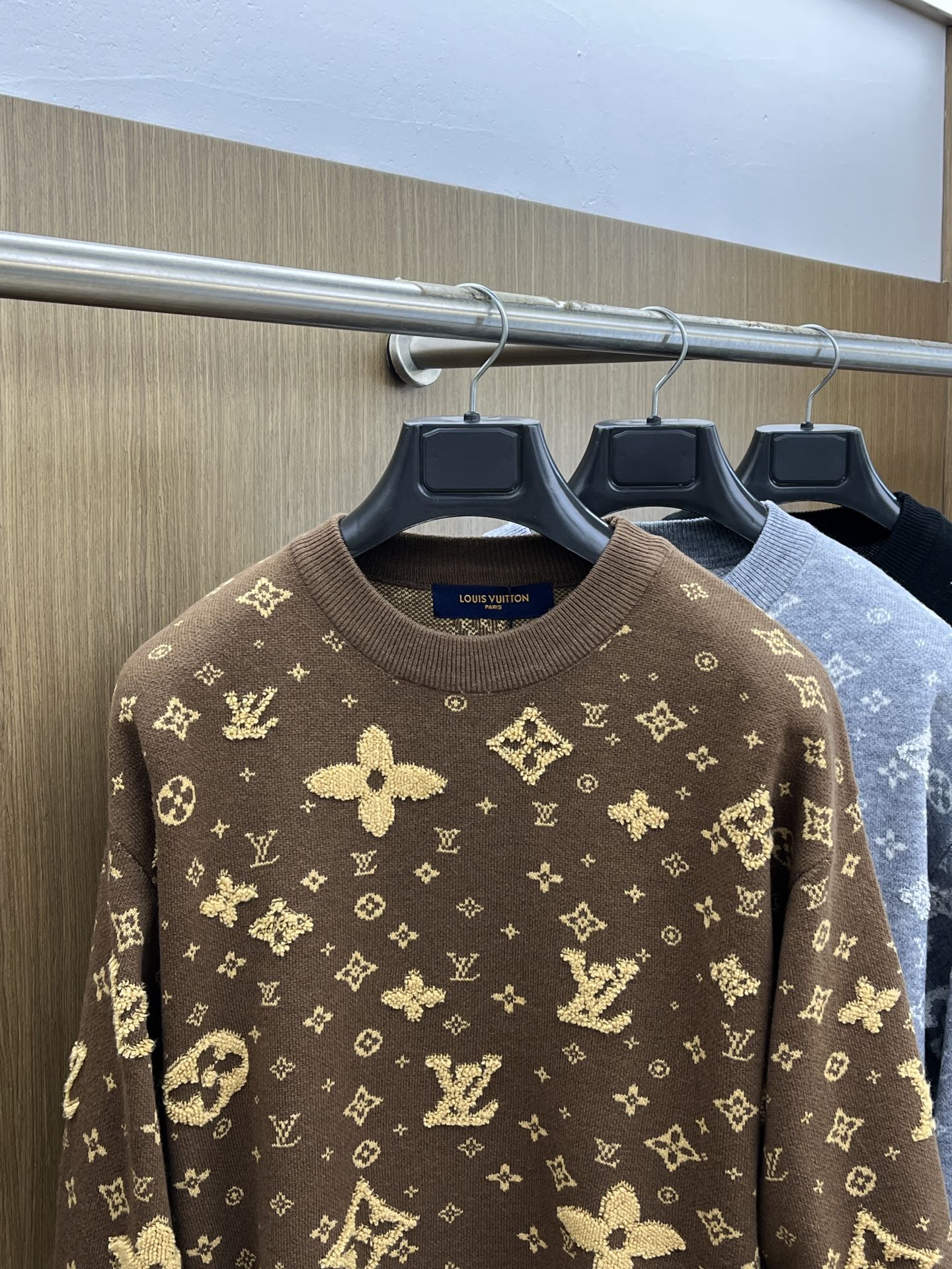 秋冬 LV 🔥🔥毛衣 2025秋冬最新系列，专柜1:1顶级复刻，全品相！加厚款，时下最流行的老钱风，老板